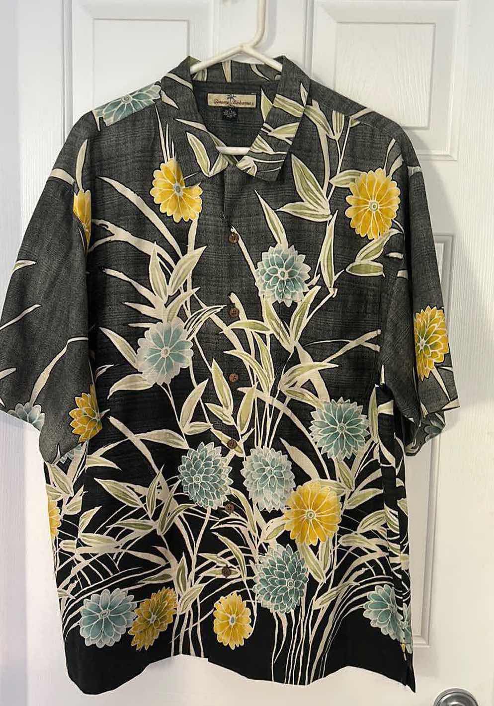 Photo 1 of MENS CLOTHING- TOMMY BAHAMAS 100% SILK HAWAIIAN SHIRTSIZE XL