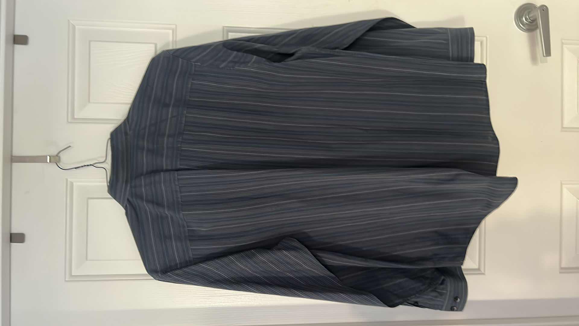 Photo 1 of MENS CLOTHING- CALVIN KLEIN 100% COTTON COLLARED BUTTON DOWN SHIRT SIZE XL