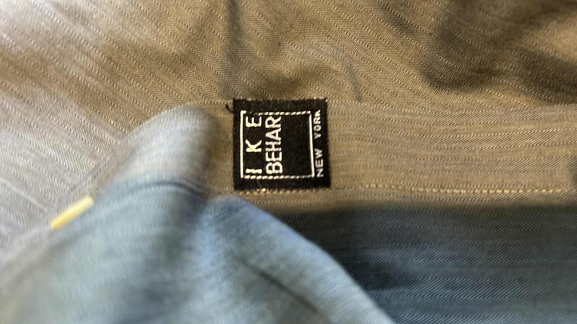 Photo 1 of MENS CLOTHING- IKE BEHAR NEW YORK 100% COTTON COLLARED BUTTON DOWN SHIRT SIZE LARGE