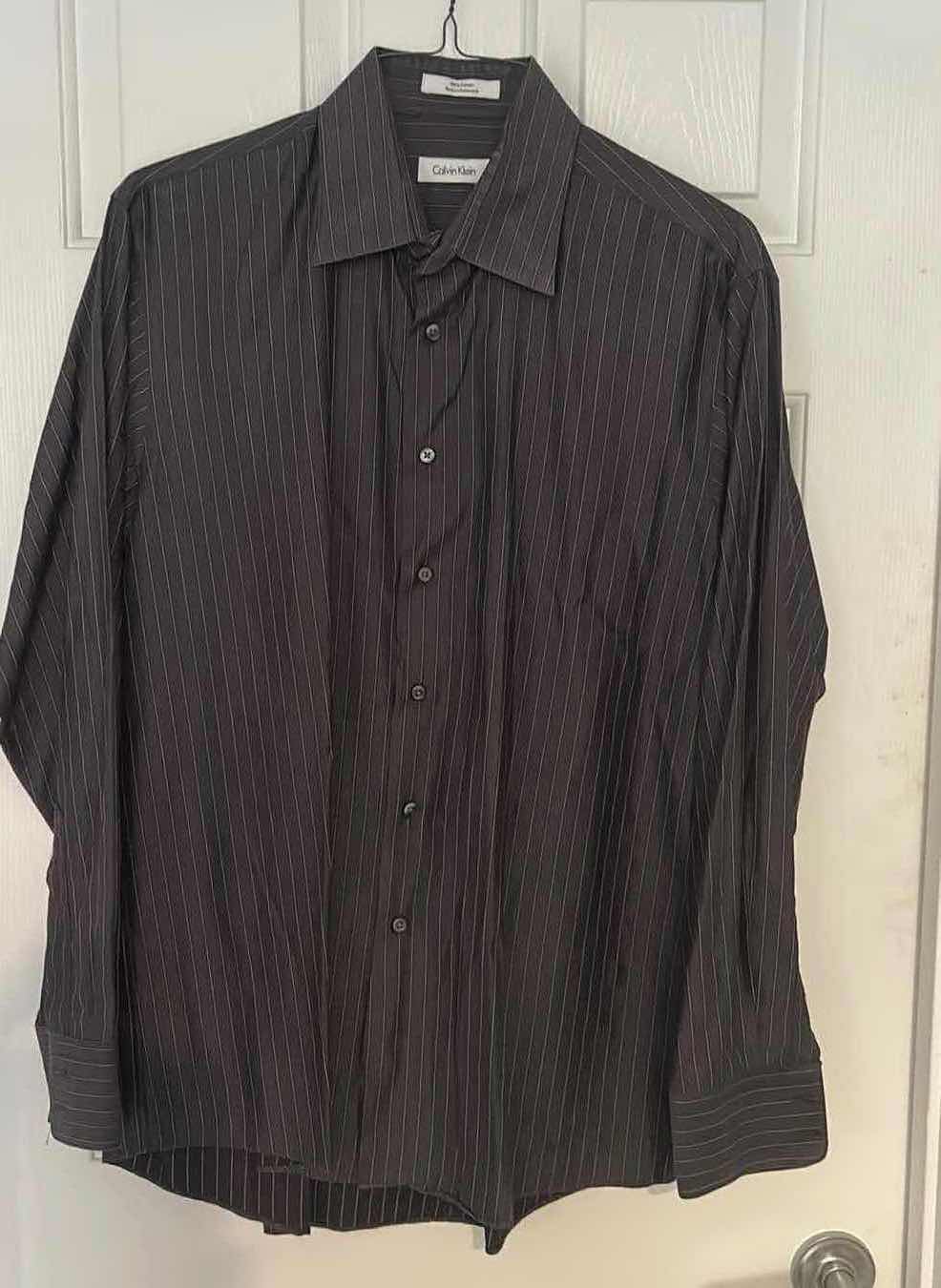 Photo 1 of MENS CLOTHING- CALVIN KLEIN 100% COTTON COLLARED BUTTON DOWN SHIRT SIZE 16 1/2 - 34 35