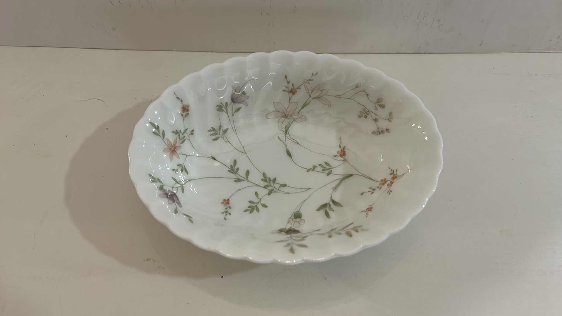 Photo 1 of SMALL WEDGWOOD BONE CHINA MADE IN ENGLAND CAMPION DISH 6“ x 4 1/2“ x 1 1/2“