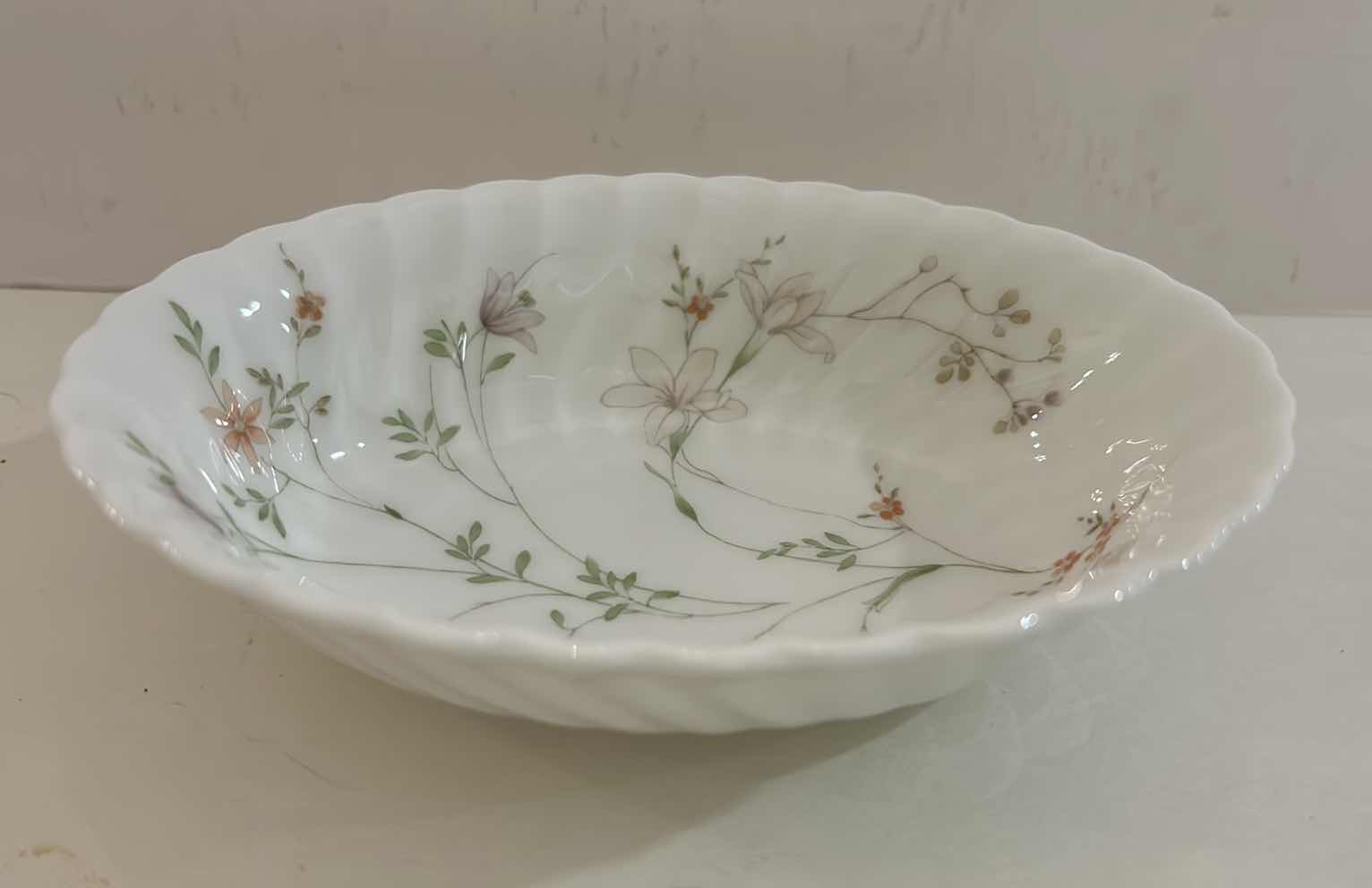 Photo 1 of SMALL WEDGWOOD BONE CHINA MADE IN ENGLAND CAMPION DISH 6“ x 4 1/2“ x 1 1/2“