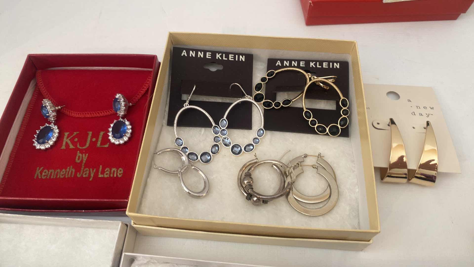 Photo 1 of COSTUME JEWELRY - EARRINGS & PINS