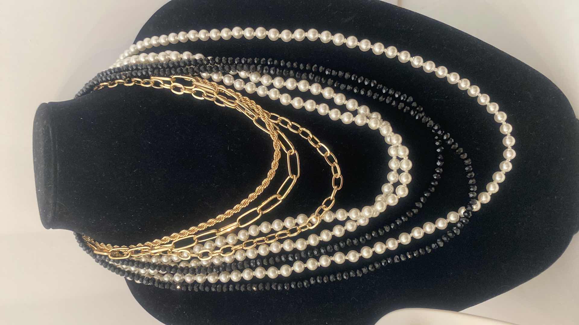 Photo 1 of COSTUME JEWELRY - NECKLACES