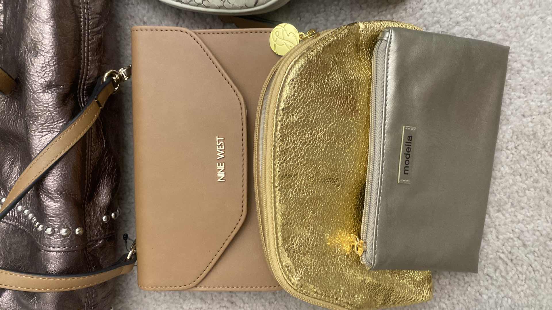 Photo 1 of WOMENS HANDBAG ASSORTMENT