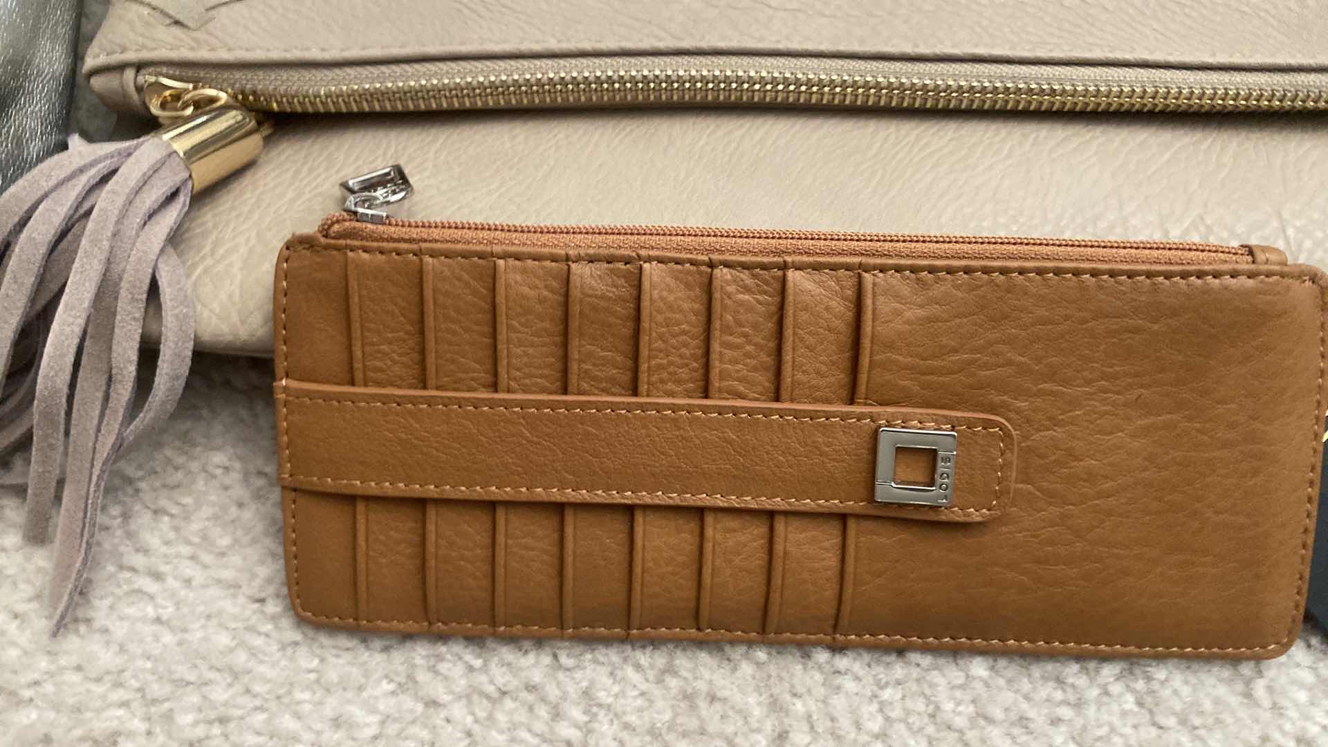 Photo 1 of WOMENS HANDBAG ASSORTMENT