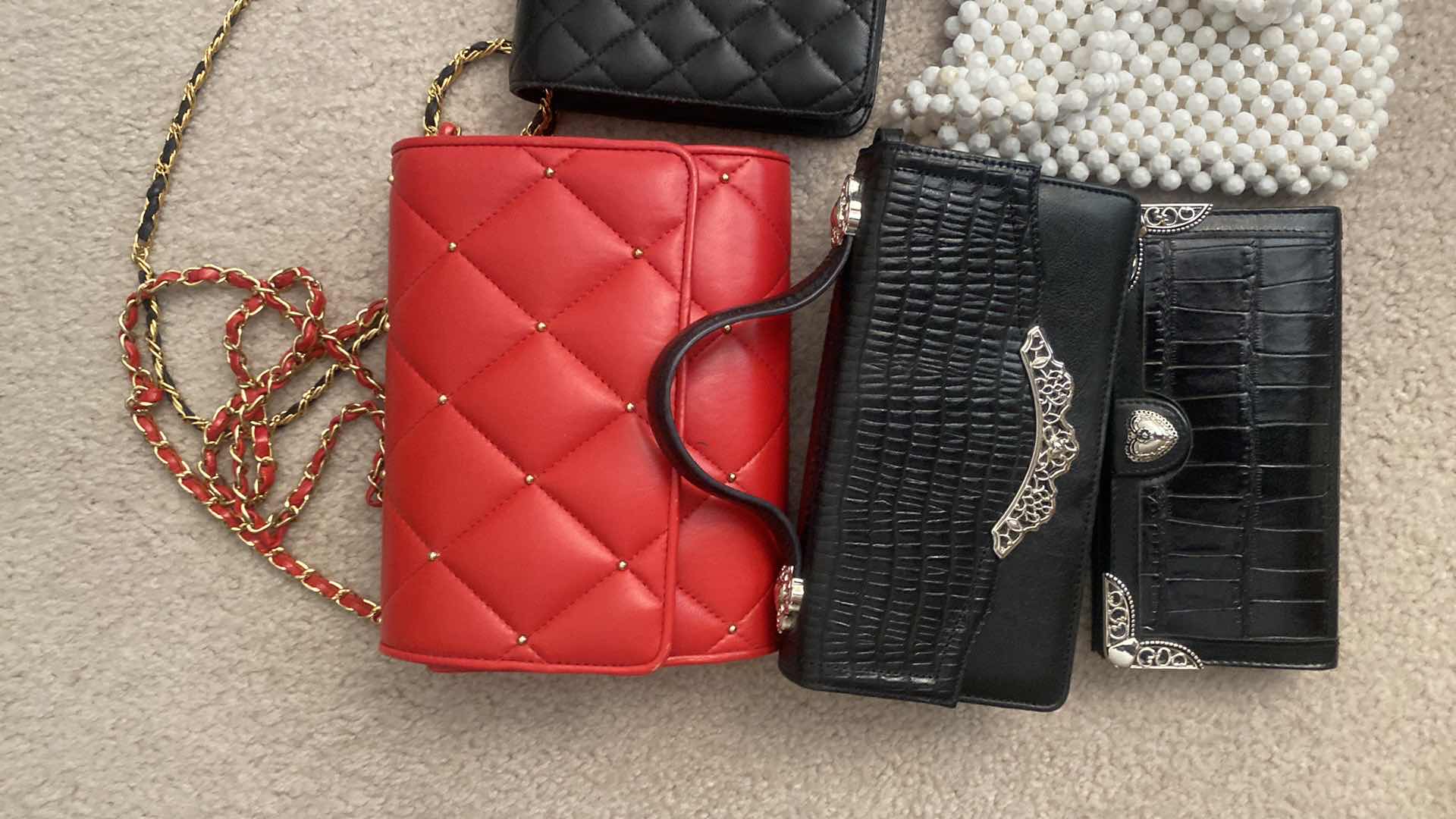 Photo 1 of WOMENS HANDBAG ASSORTMENT