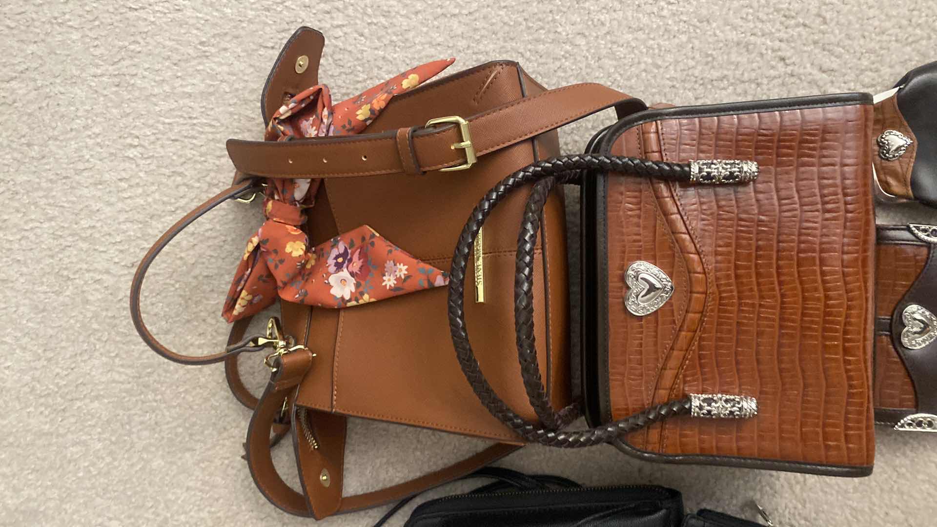 Photo 1 of WOMENS HANDBAG ASSORTMENT