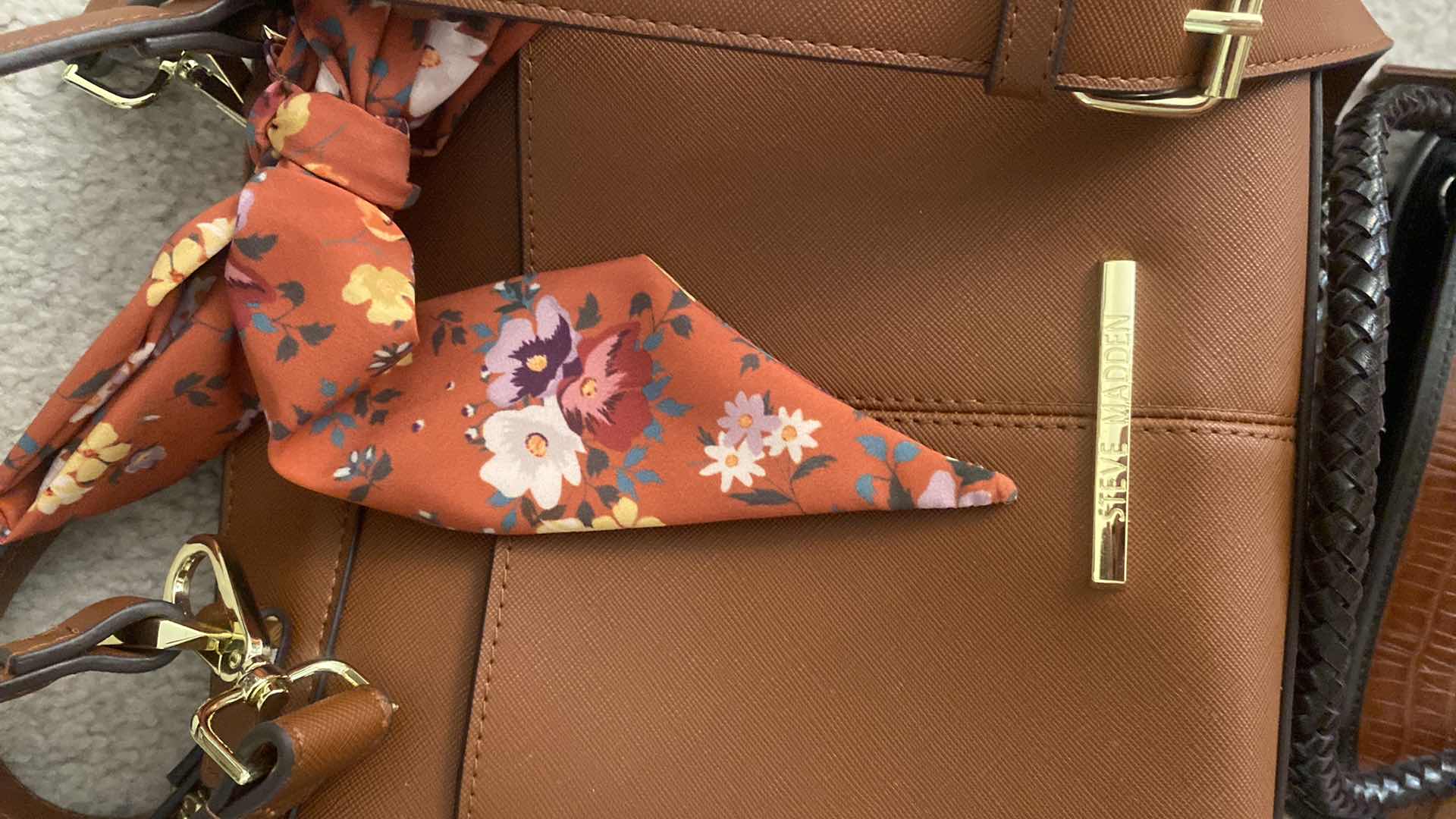 Photo 1 of WOMENS HANDBAG ASSORTMENT