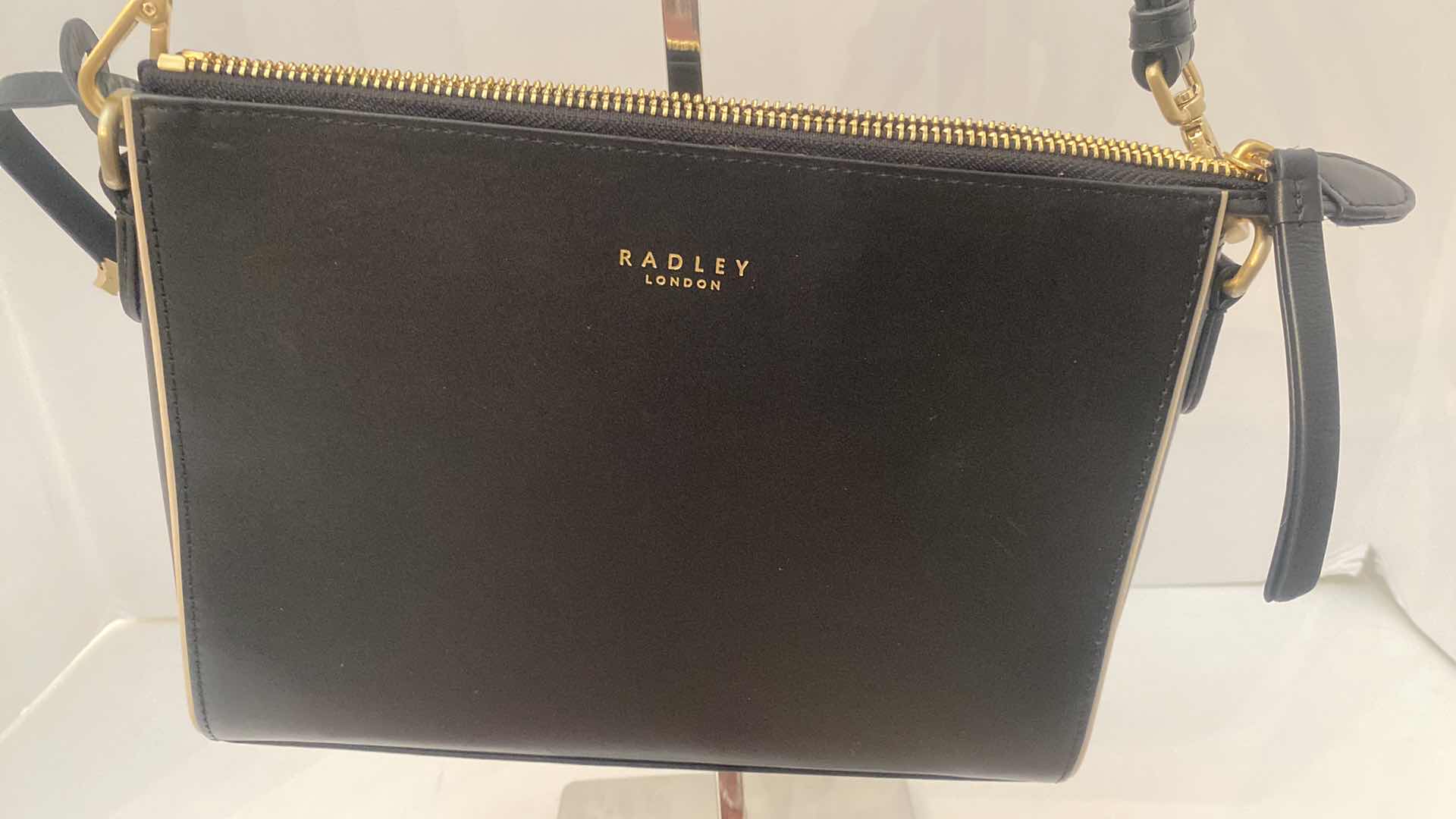 Photo 1 of WOMENS RADLEY LONDON HANDBAG 9 1/2” x 7 1/2” excluding strap