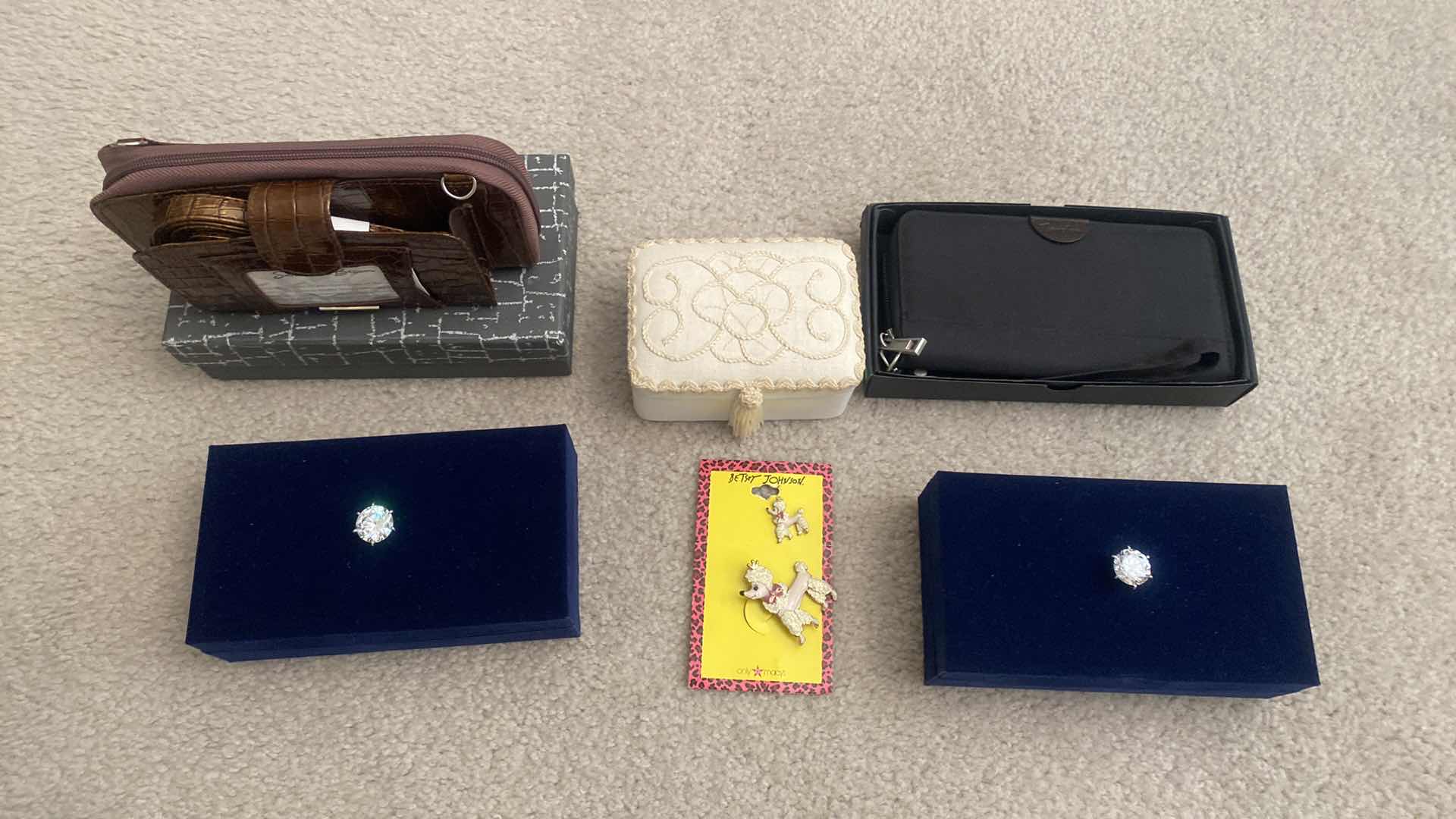 Photo 1 of WOMENS WALLETS , BOXES SND POODLE PIN