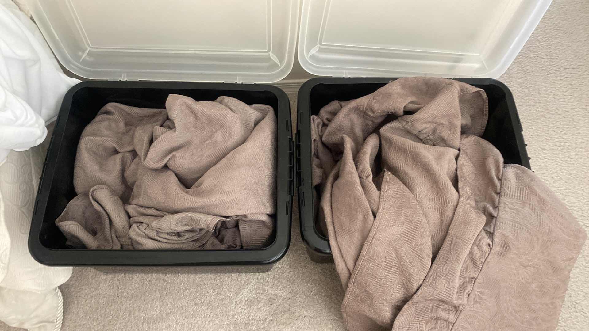 Photo 1 of 2 - LARGE TABLECLOTHS WITH RUFFLES ON EDGE (UNKNOWN SIZE)