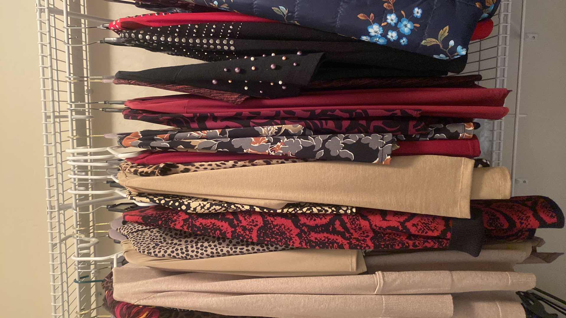Photo 3 of WOMENS CLOTHING SIZE LARGE & MEDIUM - TOPS AND SWEATERS