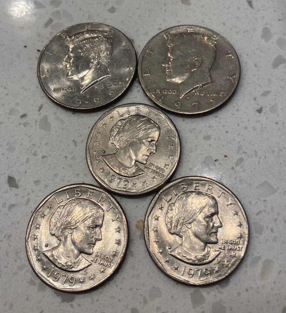 Photo 1 of 2 KENNEDY HALF DOLLARS & 3 SUSAN B. ANTHONY DOLLARS