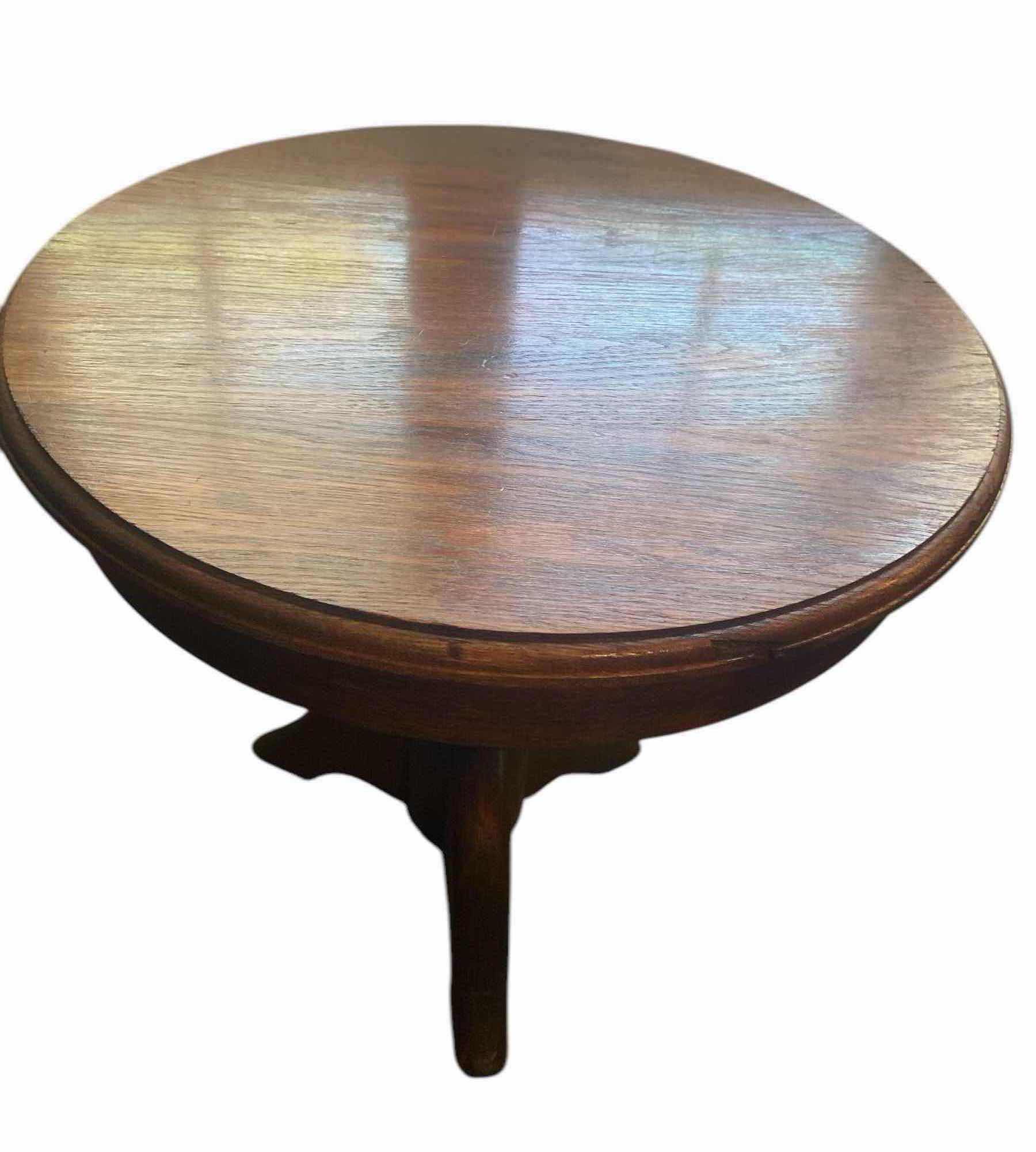 Photo 1 of 22” ROUND OAK END TABLE H20 1/2”