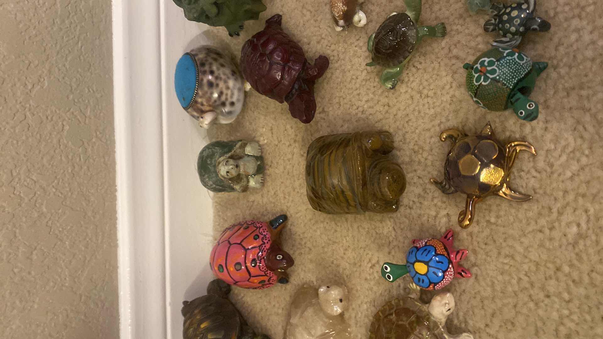 Photo 3 of 22 - TUTRLE COLLECTION LARGEST 5 1/2” x 3”