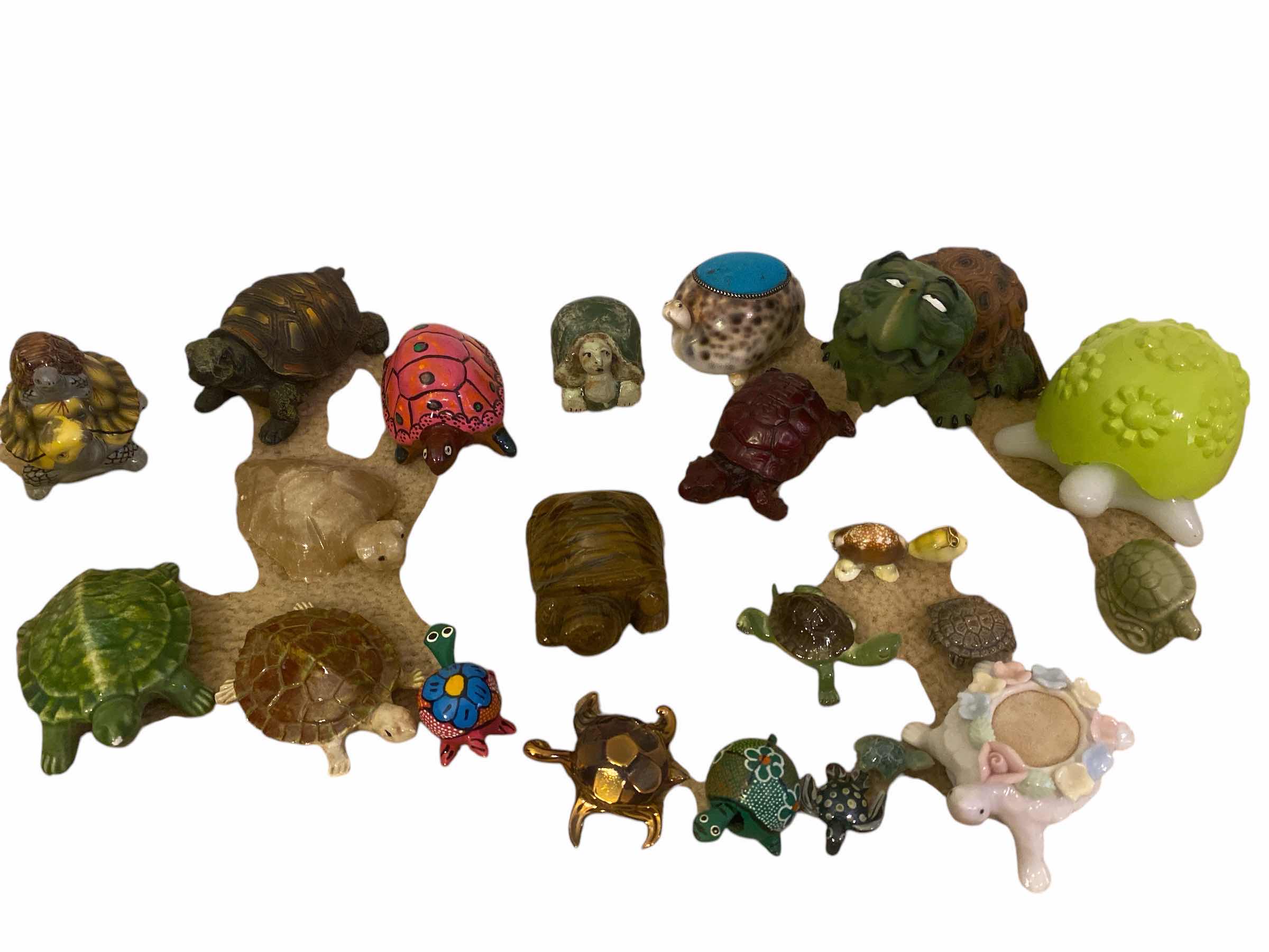 Photo 1 of 22 - TUTRLE COLLECTION LARGEST 5 1/2” x 3”