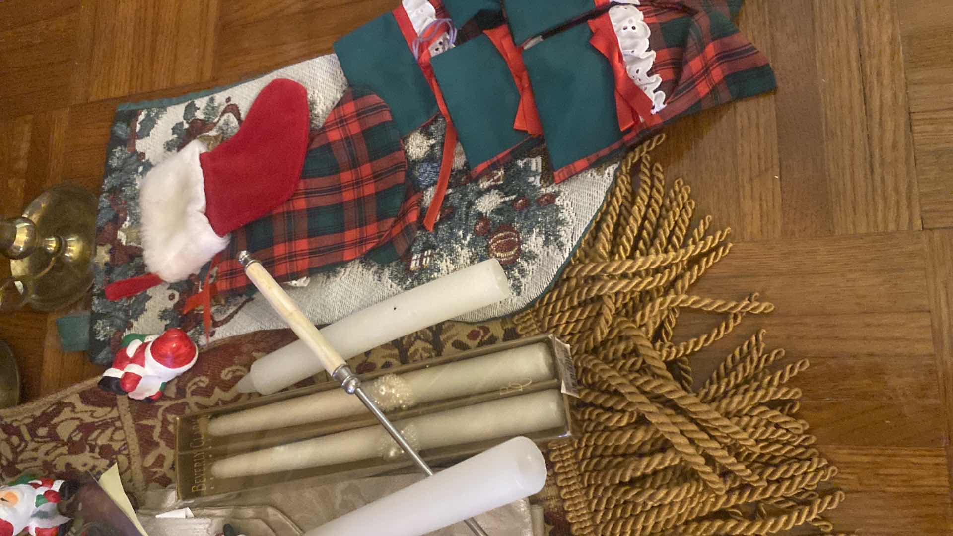 Photo 4 of 2 - TABLE RUNNERS, CANDLE HOLDERS WITH CANDLES & NAPKIN RINGS