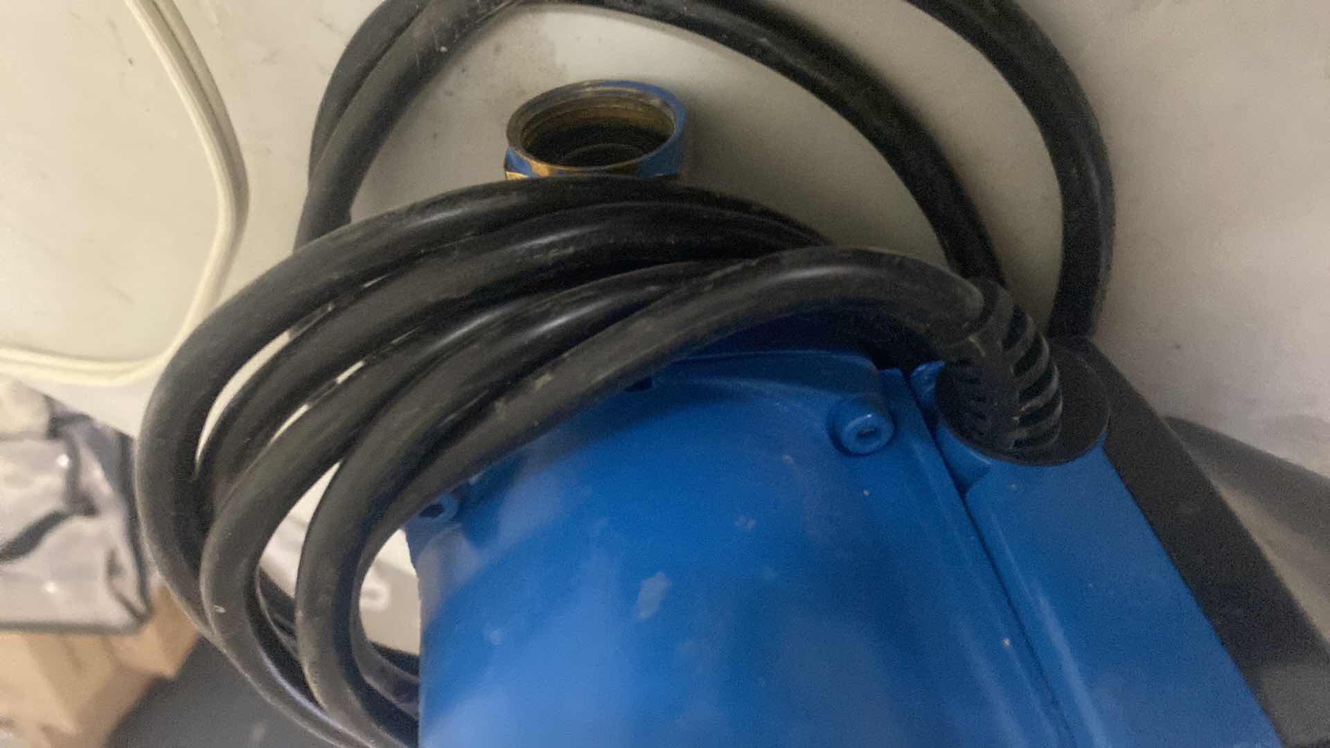 Photo 1 of JACK INFLATOR & EXTENSION CORD