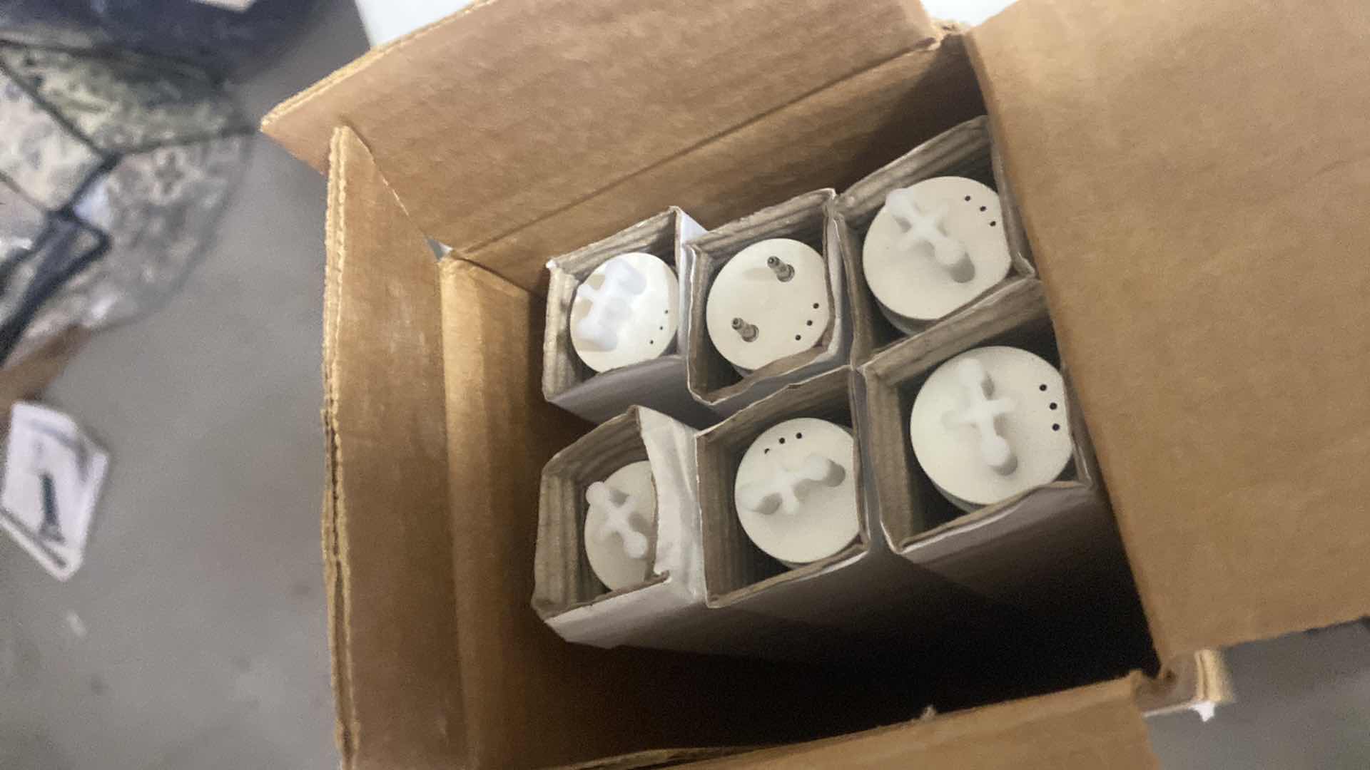 Photo 1 of BOX OF 6 4’ FLUORESCENT LIGHT BULBS