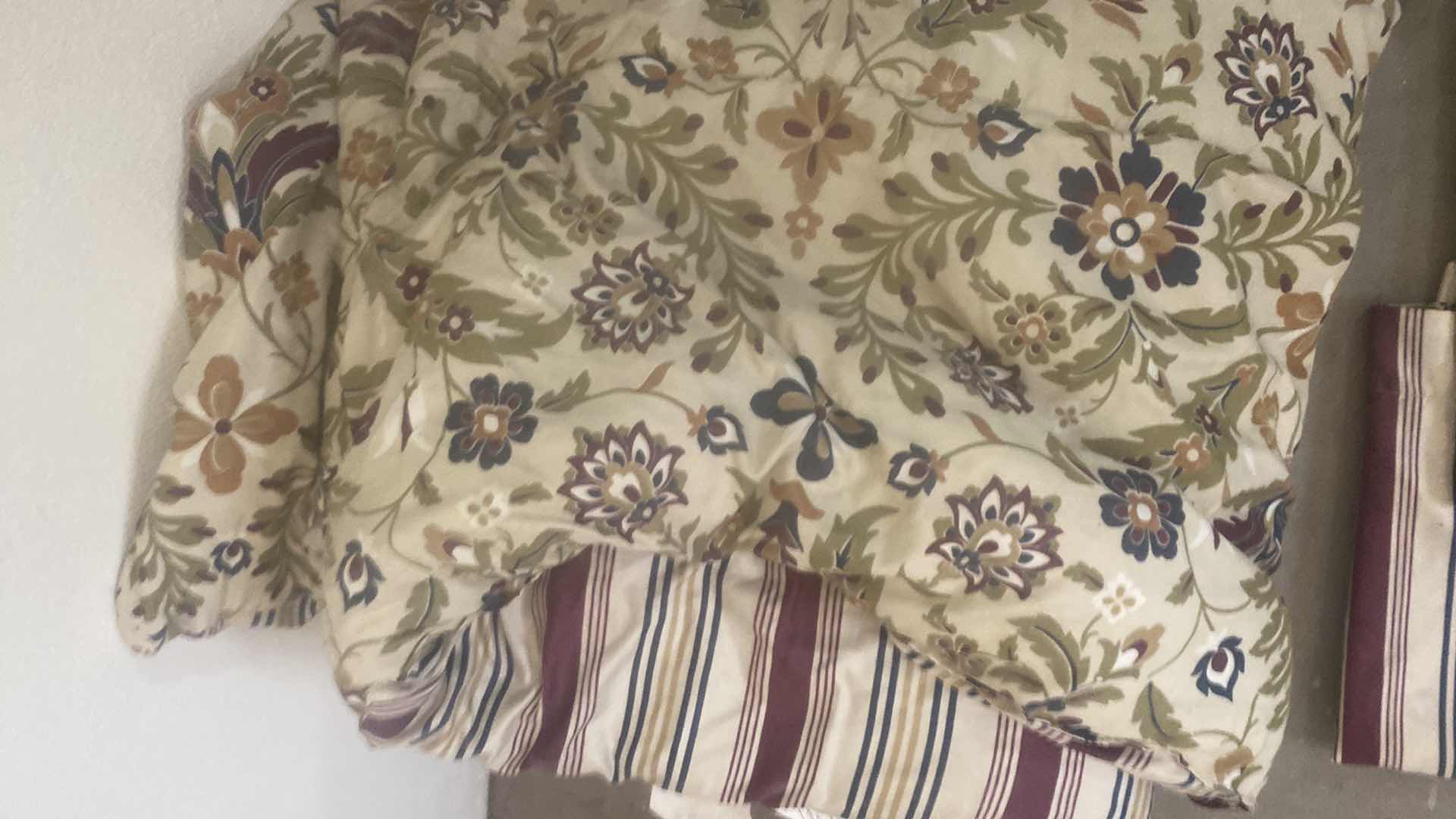 Photo 1 of QUEEN POLYESTER  FILLED REVERSIBLE COMFORTER AND SHAMS