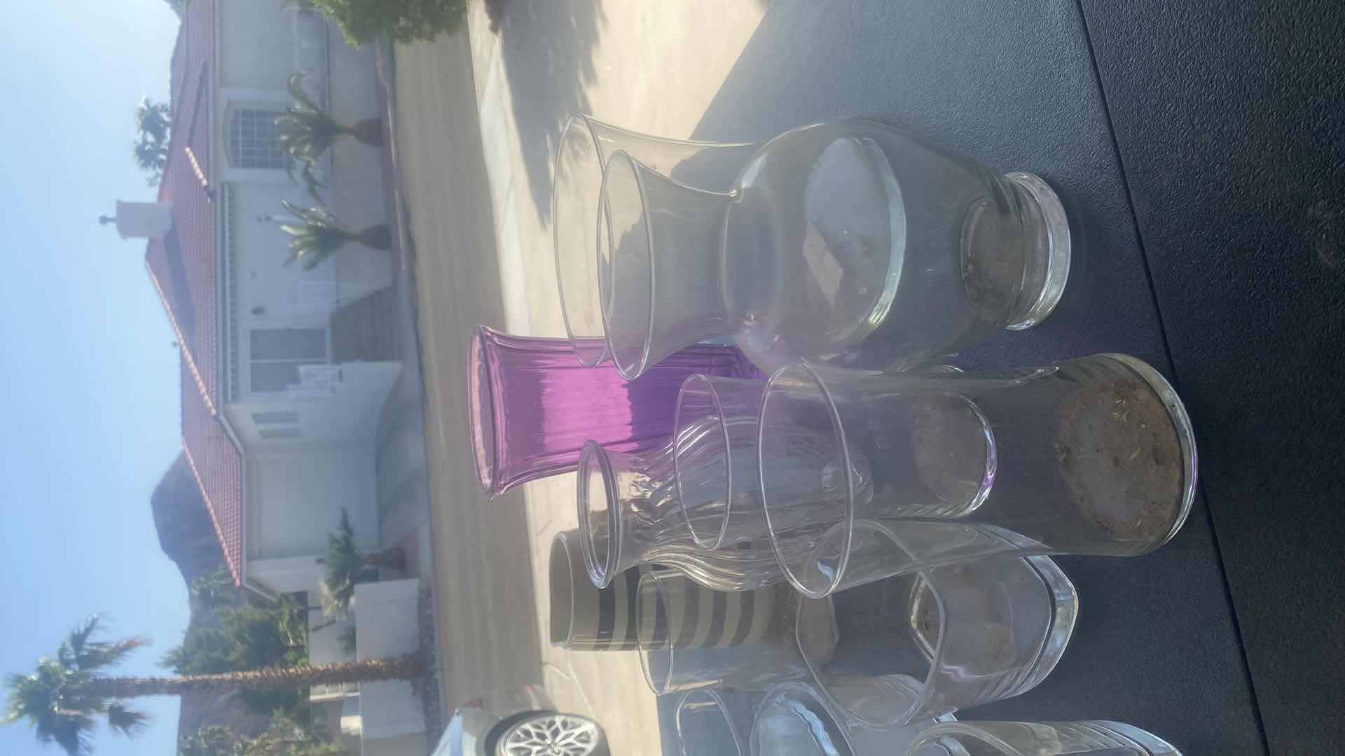 Photo 3 of 12 - VASES