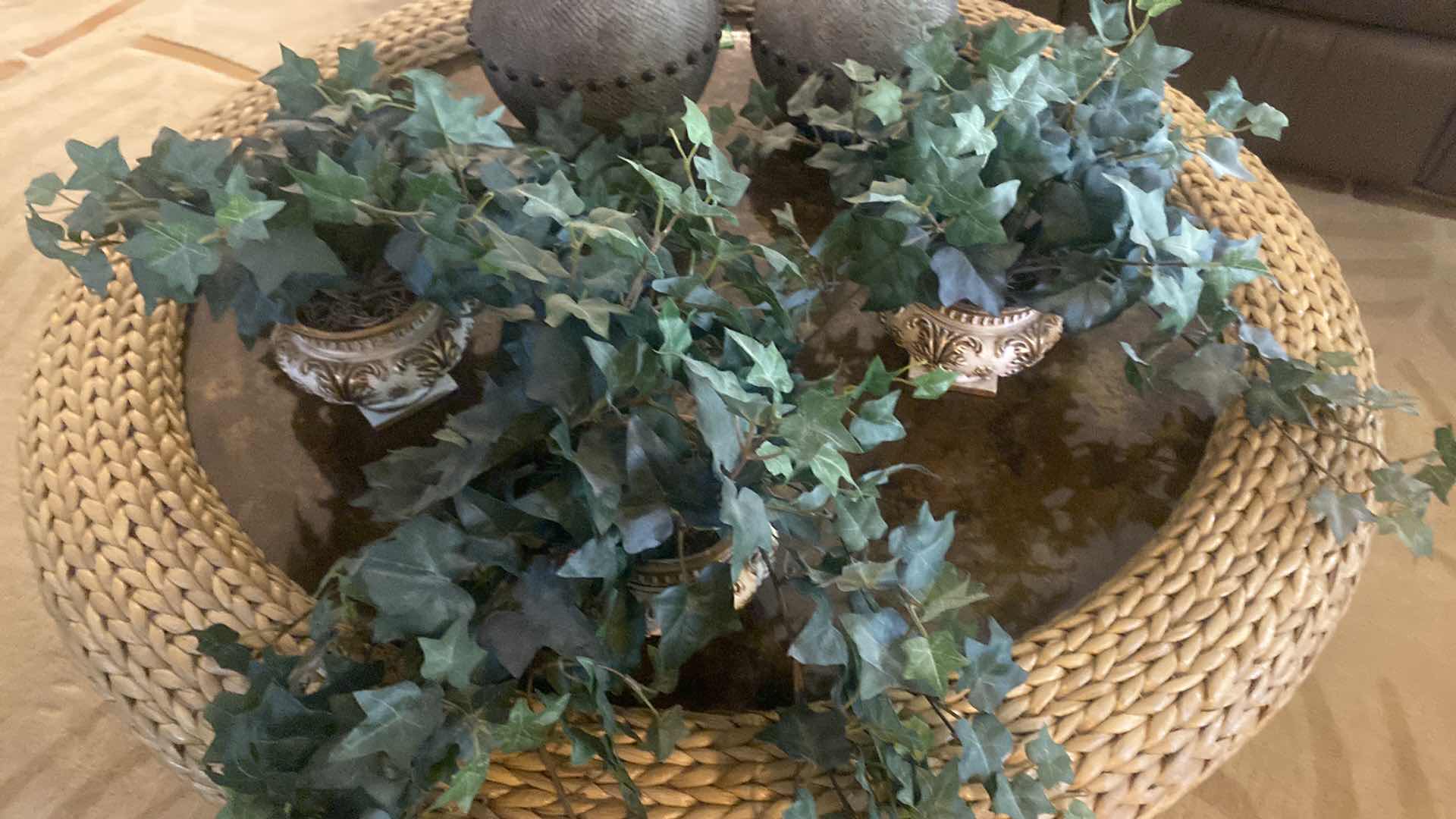 Photo 1 of 3 - MINI RESIN IVY POTS - POT MEASURES 6” x 4 1/2”