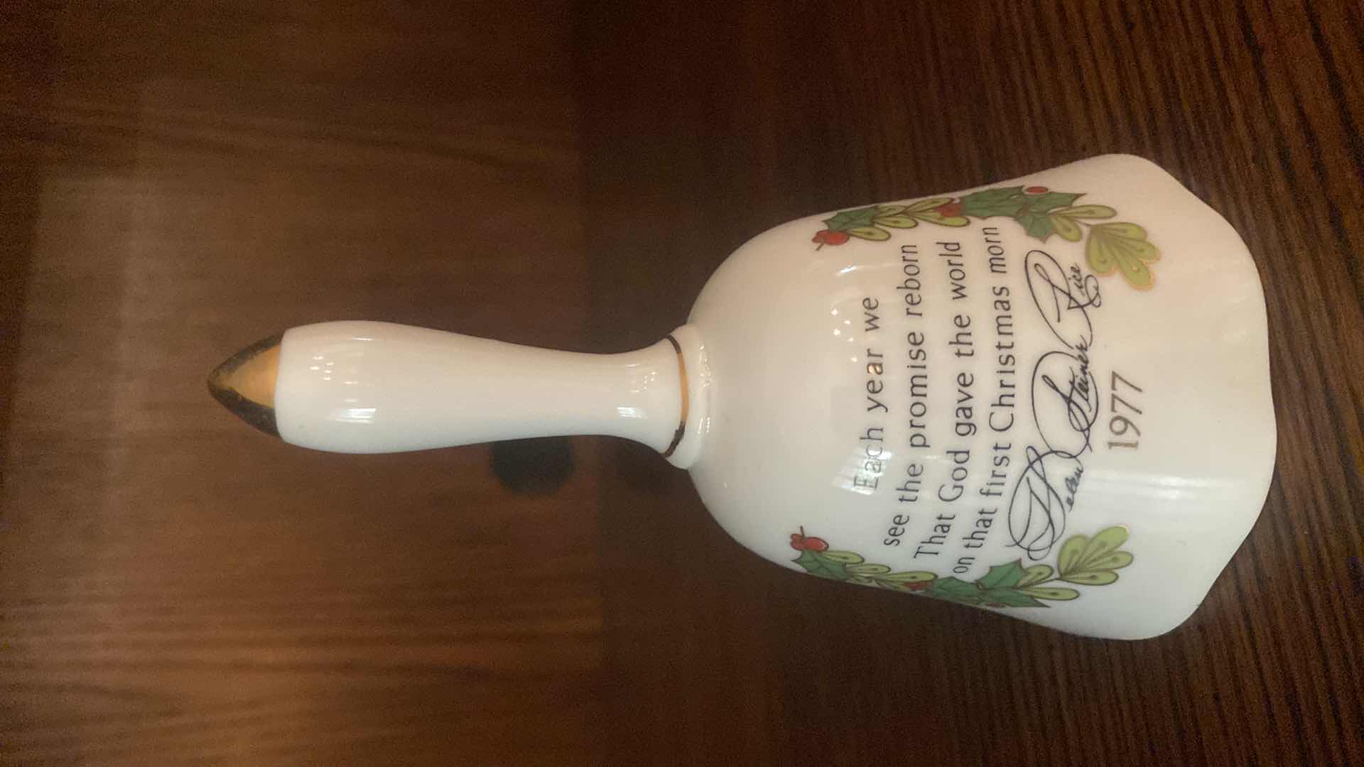 Photo 3 of 3 TRINKETS - APPLE ARTGLASS & BELL H5 1/4”