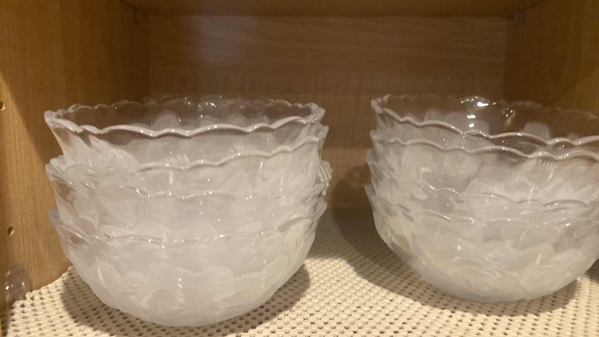 Photo 1 of CONTENTS OF KITCHEN CABINET - GLASS SERVEWARE