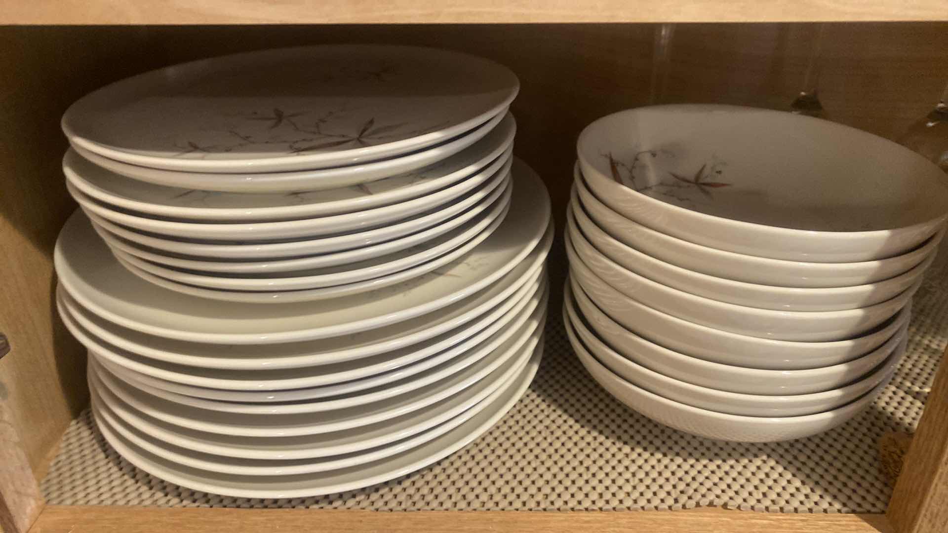 Photo 1 of 64 PIECES - CAREFREE TRYE CHINA SYRACUSE FINESSE MADE IN USA