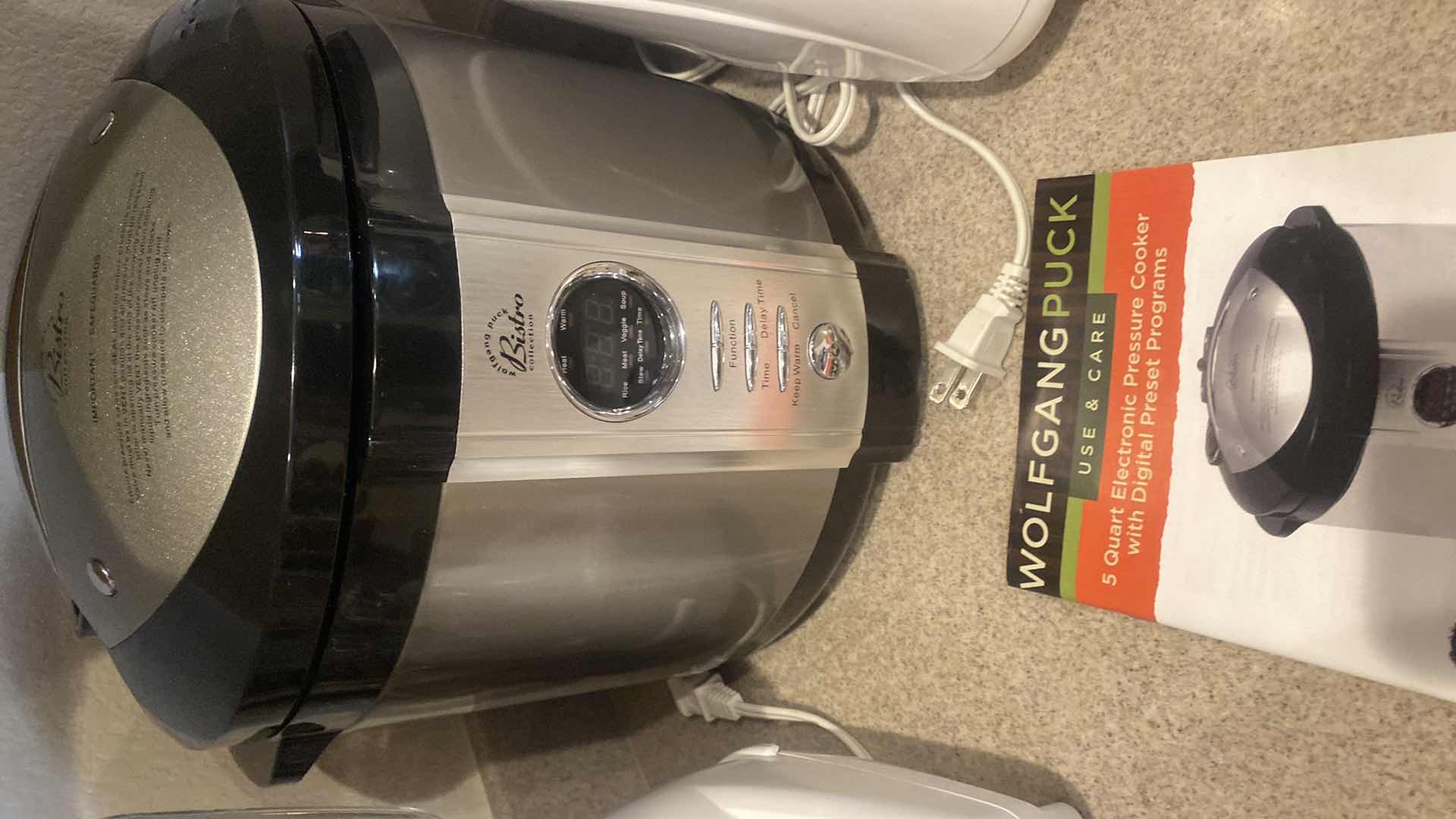 Photo 1 of 3 - SMALL APPLIANCES- BLENDER COOKER & TOASTER