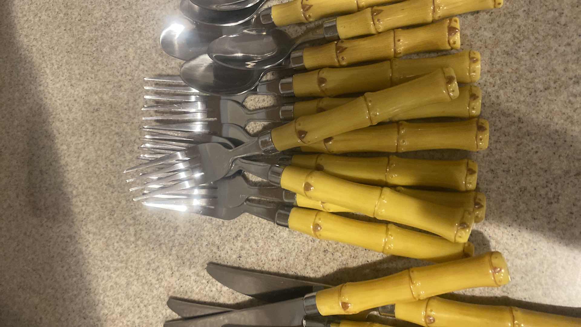 Photo 5 of 39 - PIECES GIBSON SILVERWARE