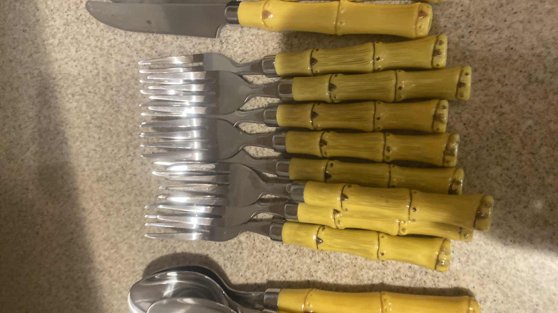 Photo 3 of 39 - PIECES GIBSON SILVERWARE