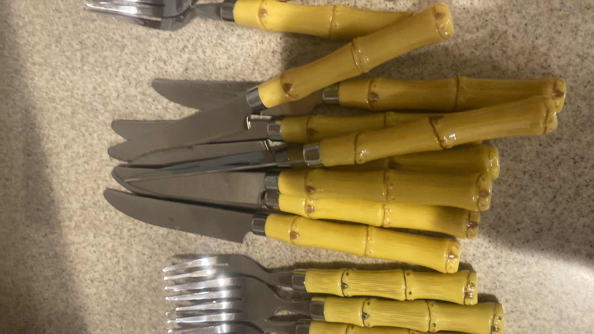 Photo 4 of 39 - PIECES GIBSON SILVERWARE