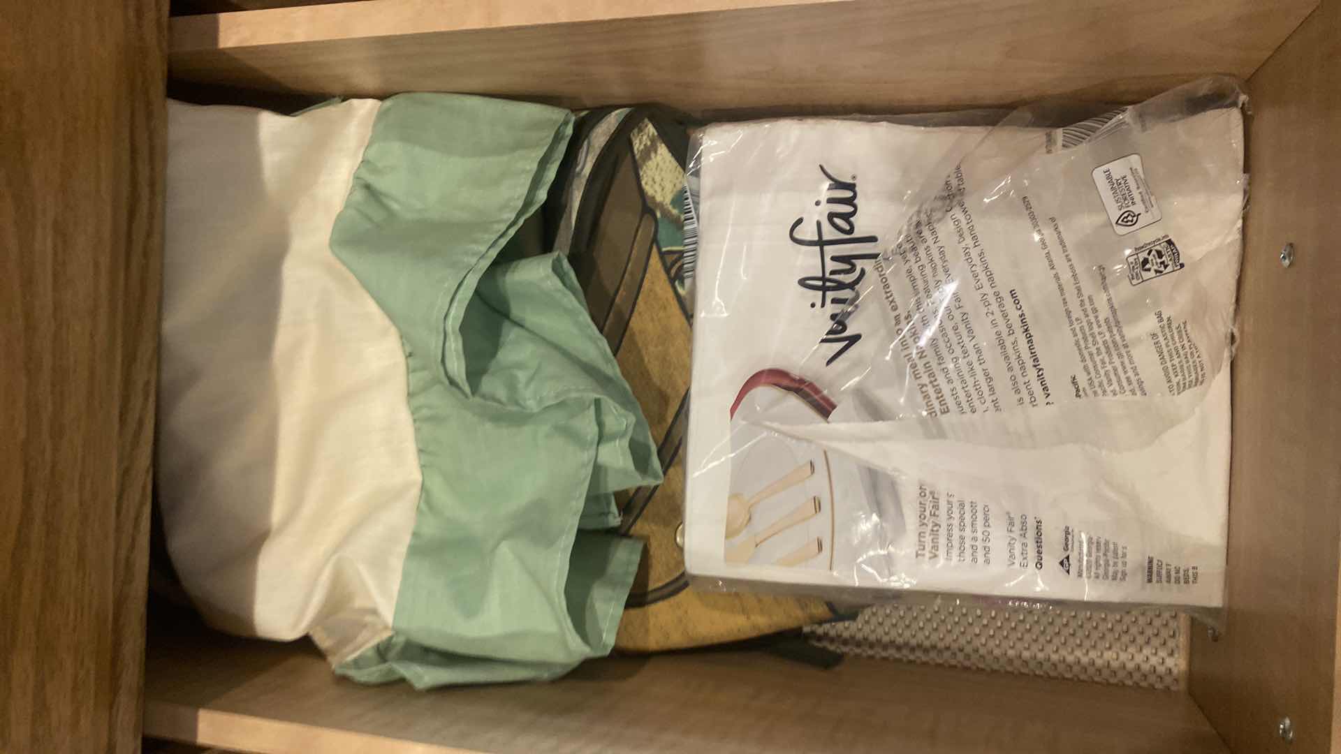 Photo 1 of 4 KITCHEN DRAWERS - POT HOLDERS DISHCLOTHS COOKBOOKS & APRONS