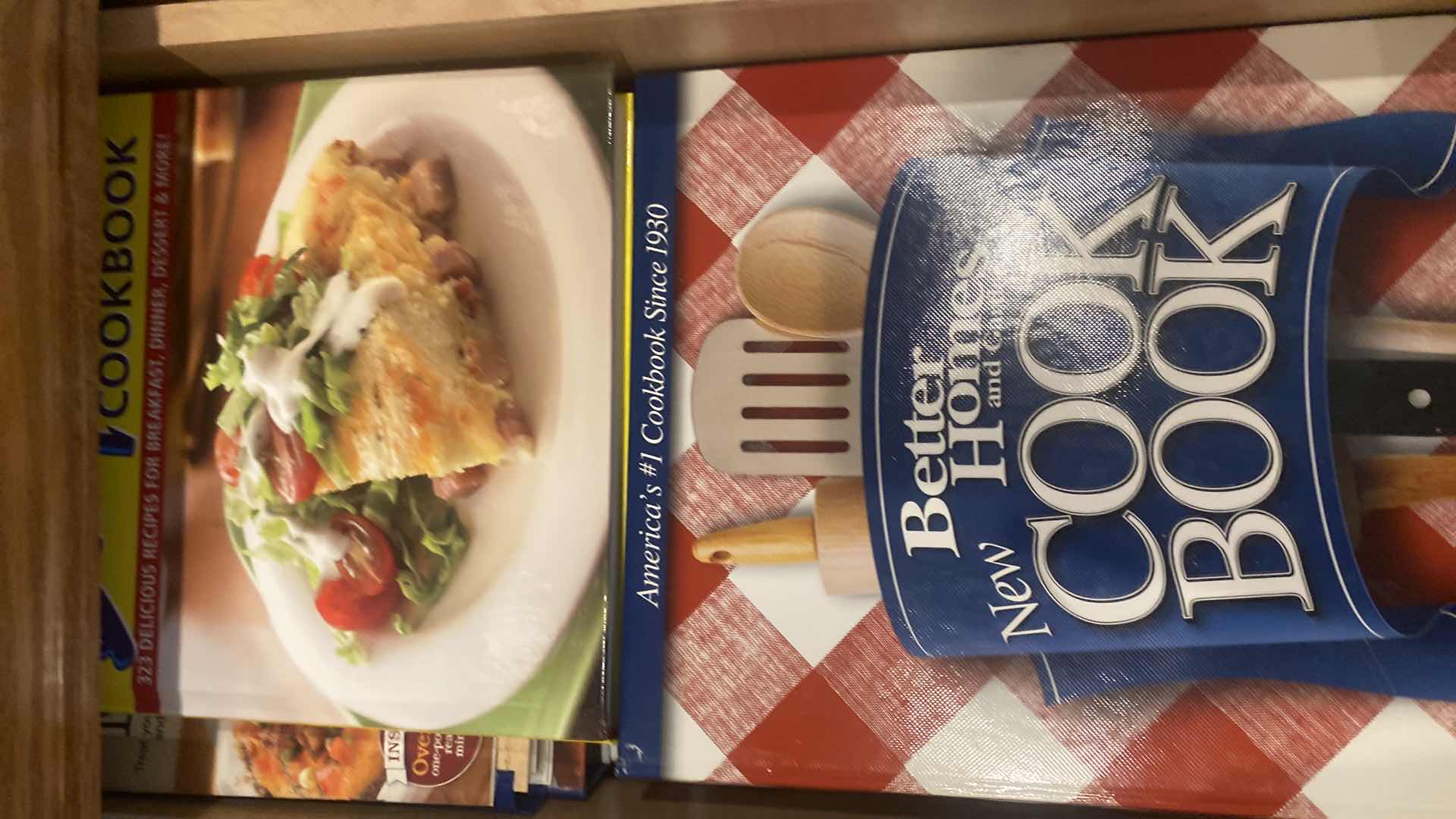 Photo 1 of 4 KITCHEN DRAWERS - POT HOLDERS DISHCLOTHS COOKBOOKS & APRONS