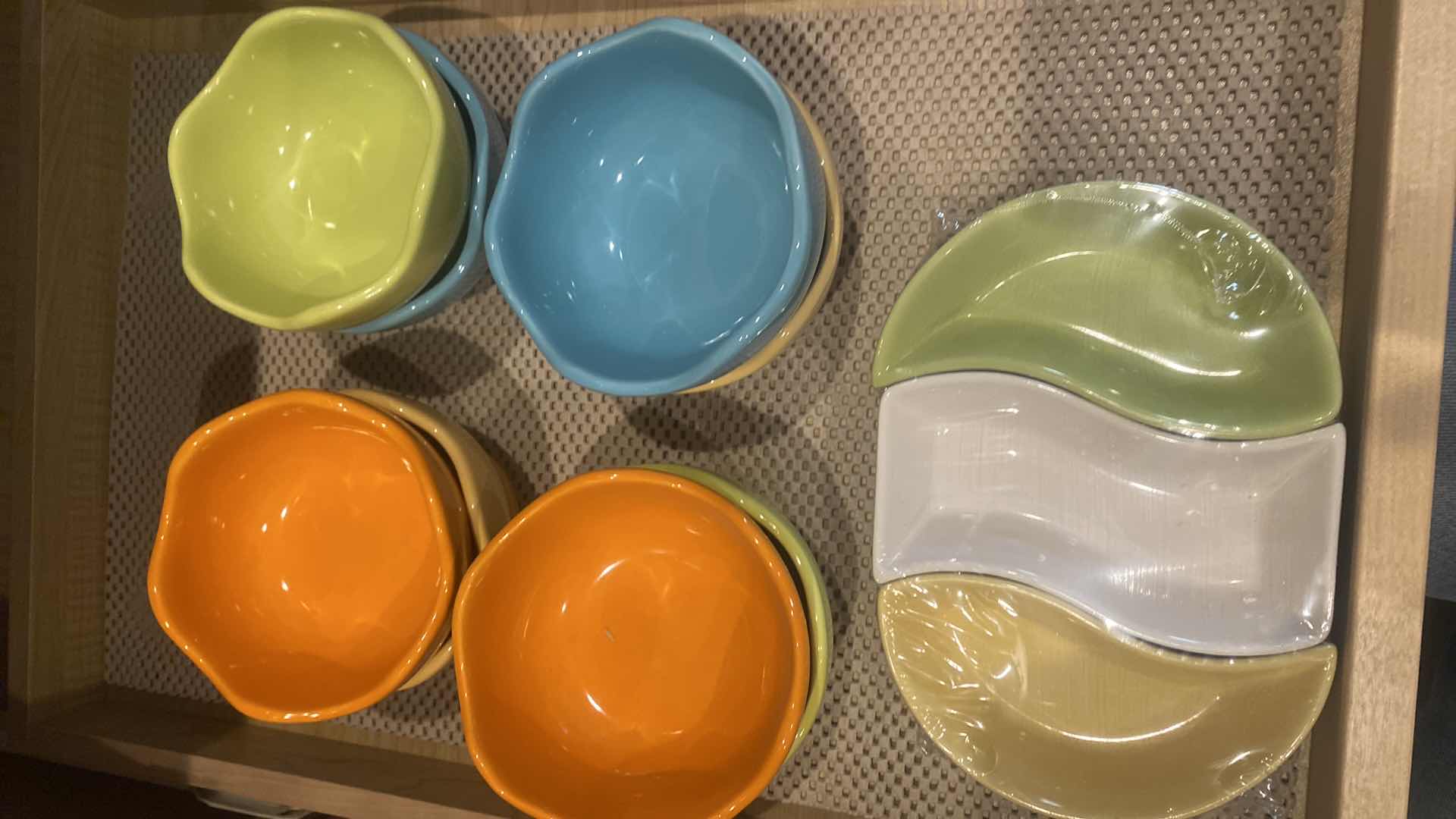 Photo 1 of CONTENTS KITCHEN CABINET - SOUP BOWLS, BOWLS & MORE