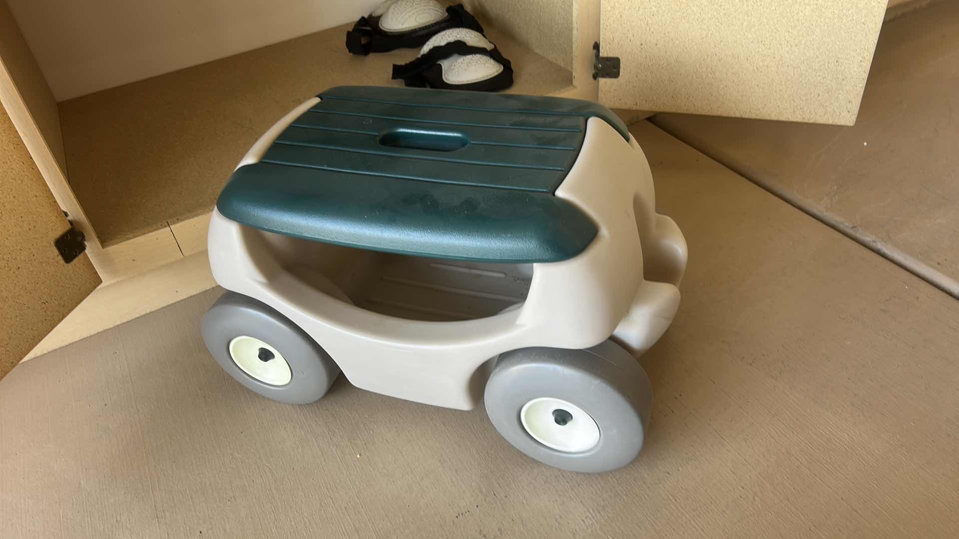 Photo 2 of GARDENING CART & KNEE PADS