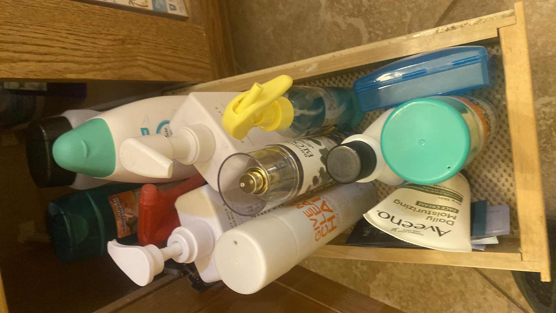 Photo 1 of CONTENTS BATH CABINET - CLEANING & PERSONAL CARE