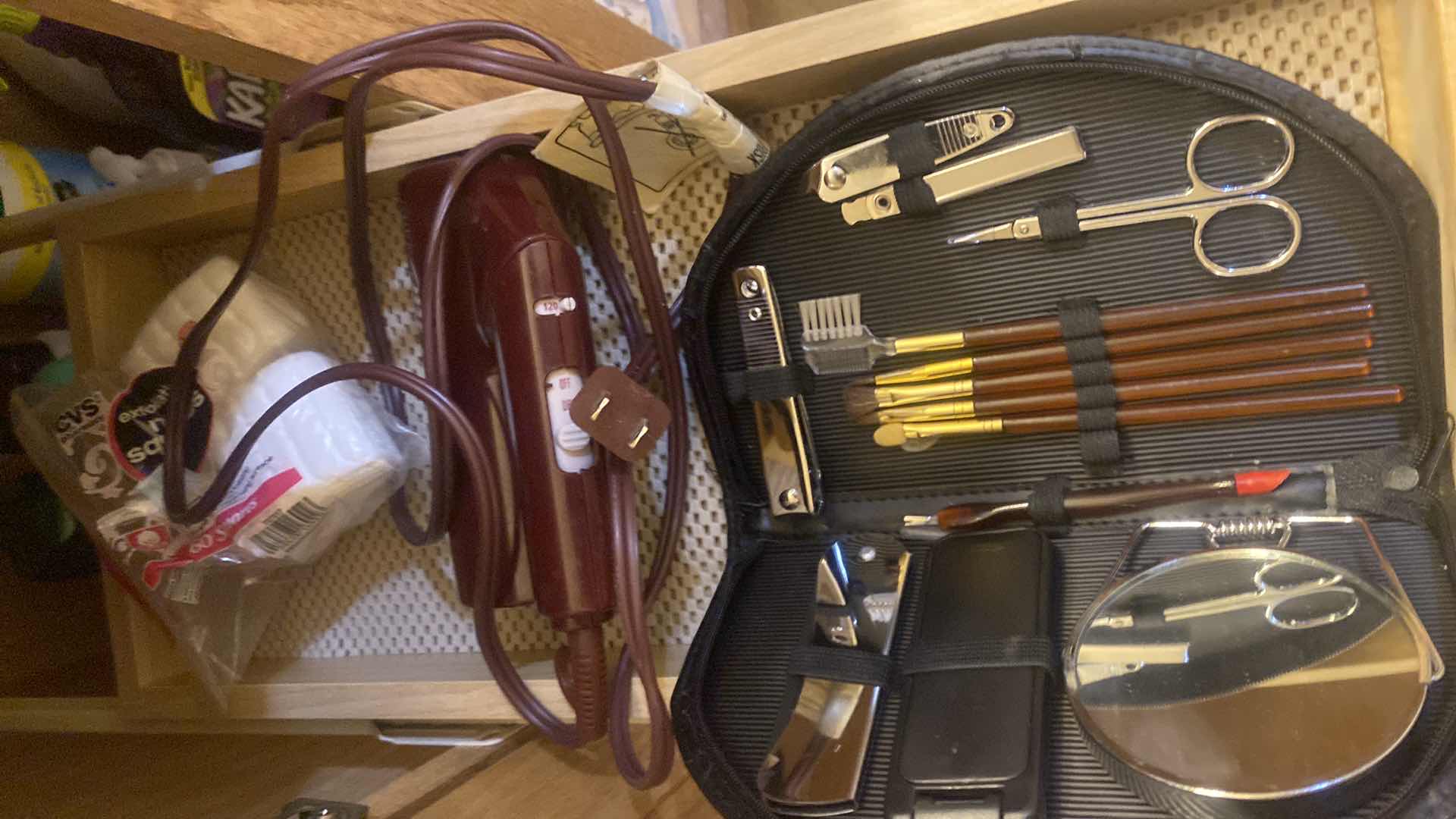 Photo 1 of CONTENTS BATH CABINET - CLEANING & PERSONAL CARE