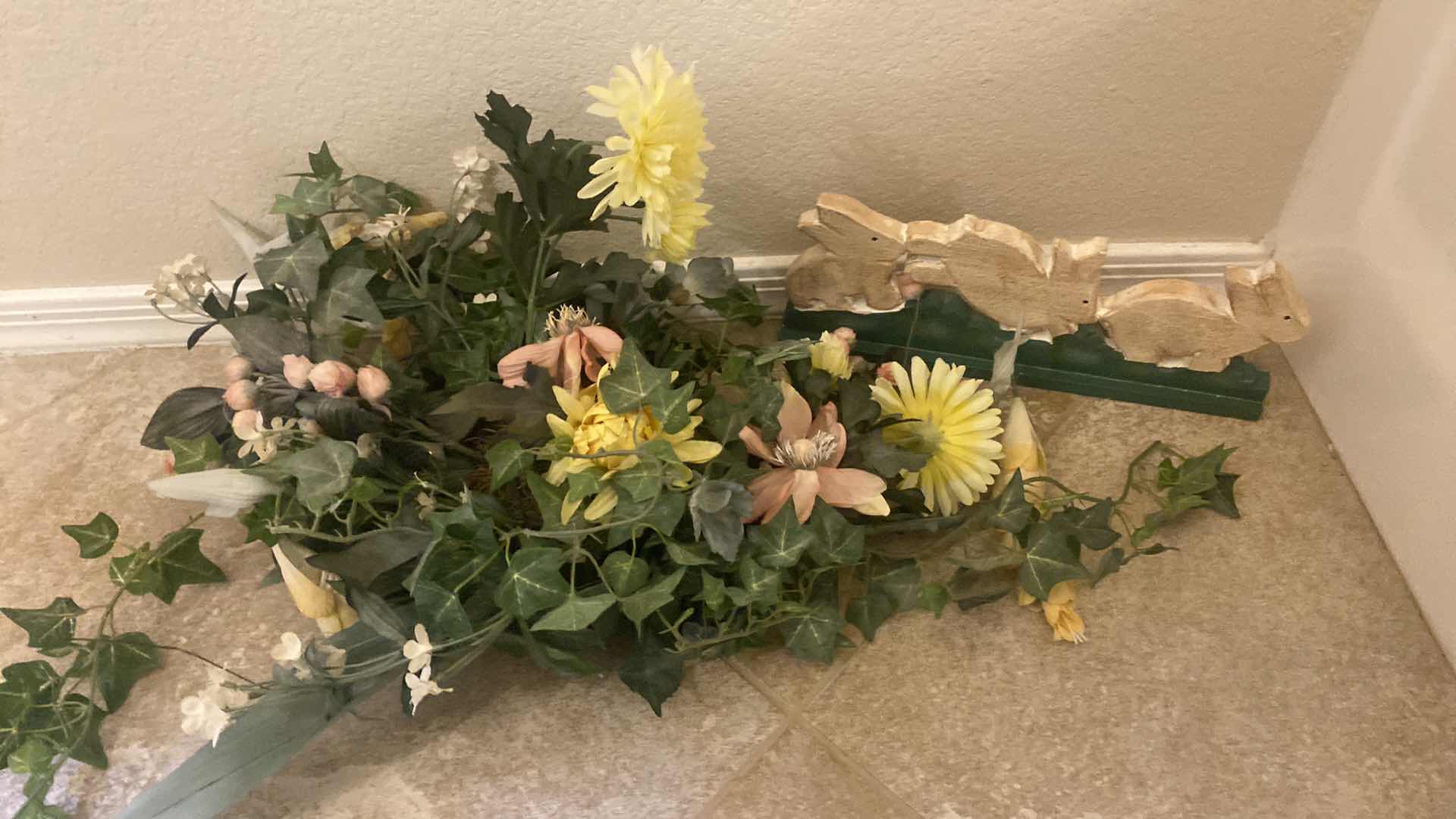 Photo 1 of 7 - ISLAND STYLE TOWELS & FLORAL & BUNNIES WOOD DRCOR 12”