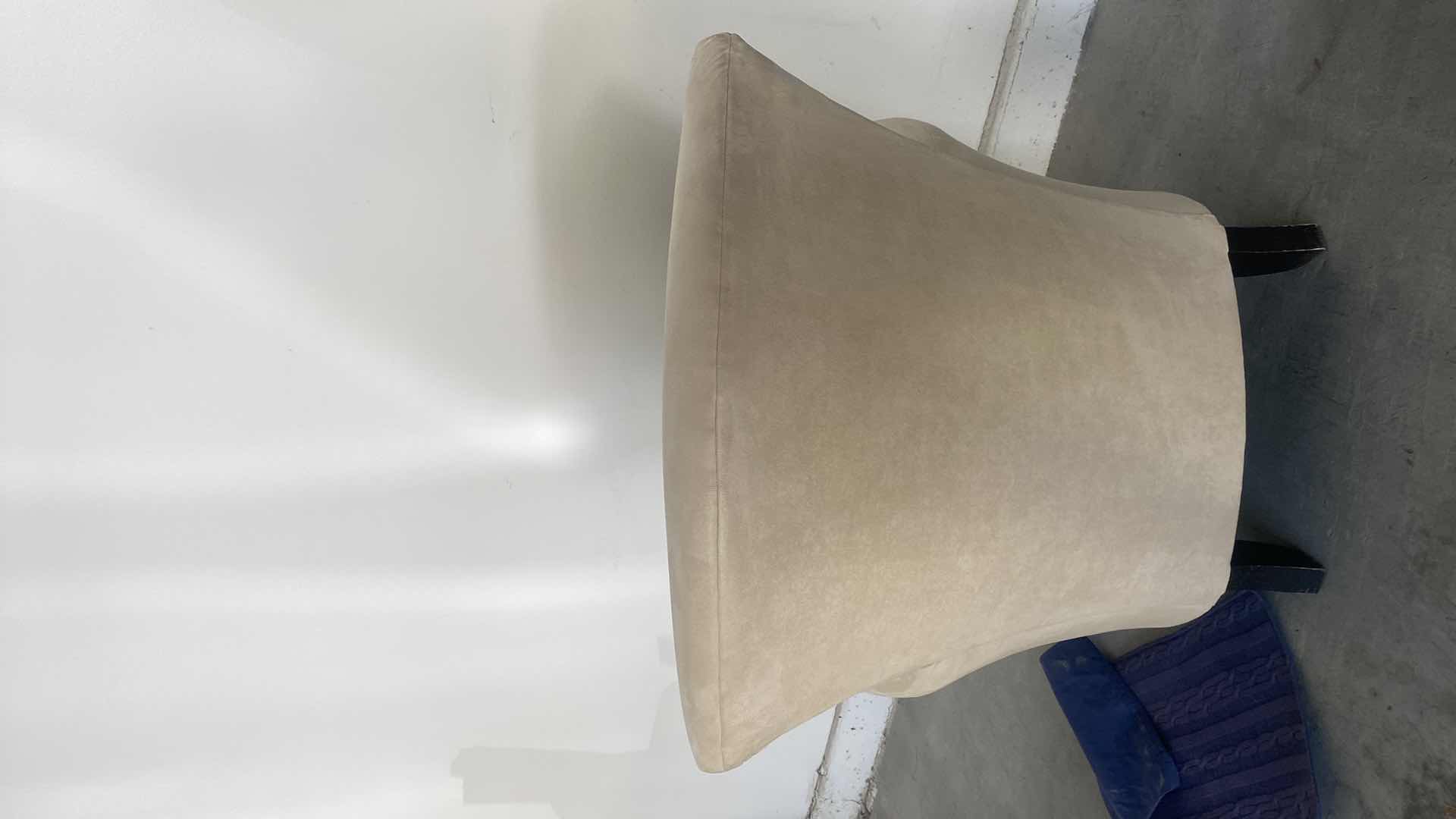 Photo 1 of FLEXSTEEL BEIGE OCCASIONAL CHAIR