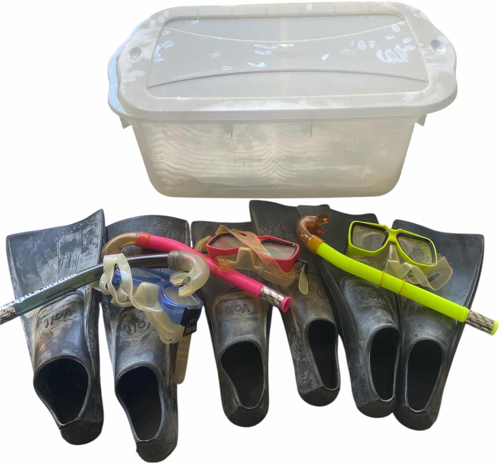 Photo 1 of 3 - SETS MASKS SNORKELS & FINS WITH TOTE