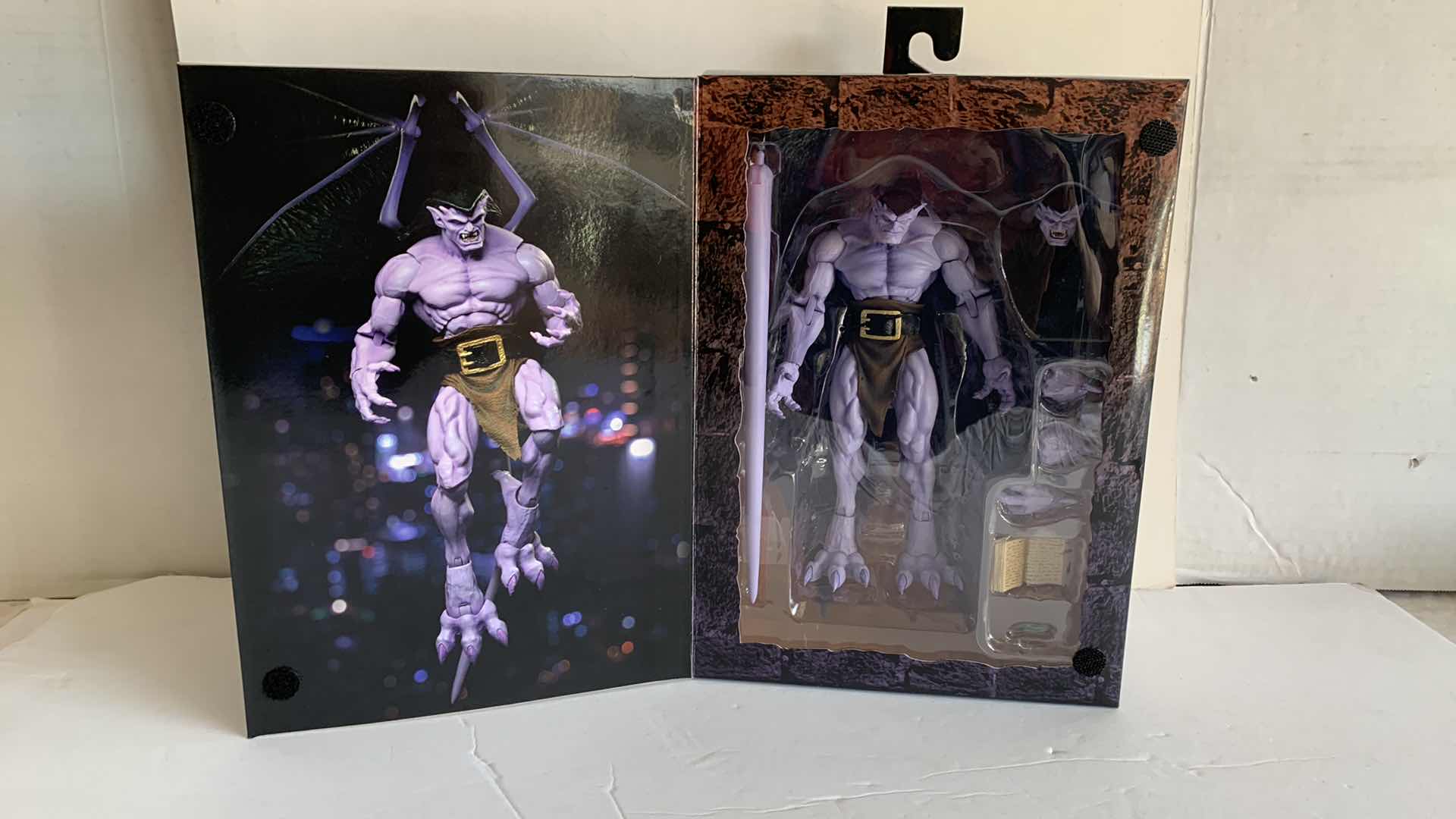 Photo 1 of GARGOYLES GOLIATH ULTIMATE ACTION FIGURE NIB $65
