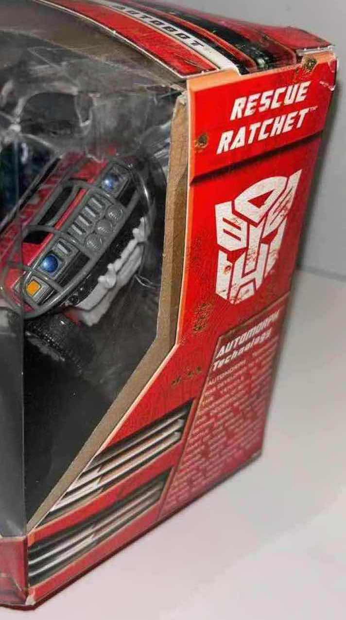 Photo 1 of NEW 2007 HASBRO TRANSFORMERS AUTOMORPH TECHNOLOGY VOYAGER CLASS AUTOBOT RESCUE HATCHET ACTION FIGURE