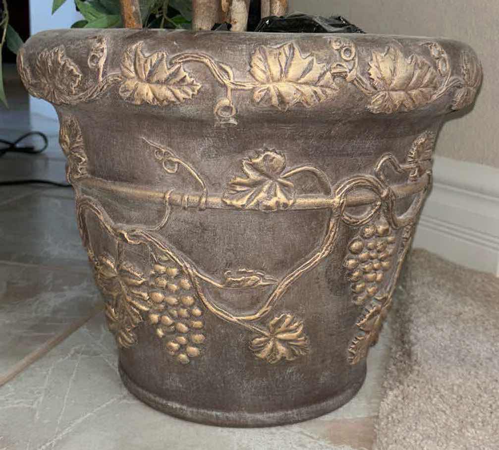 Photo 1 of 7.5” ARTIFICIAL TREE W VINEYARD DECORATIVE PLASTIC POT