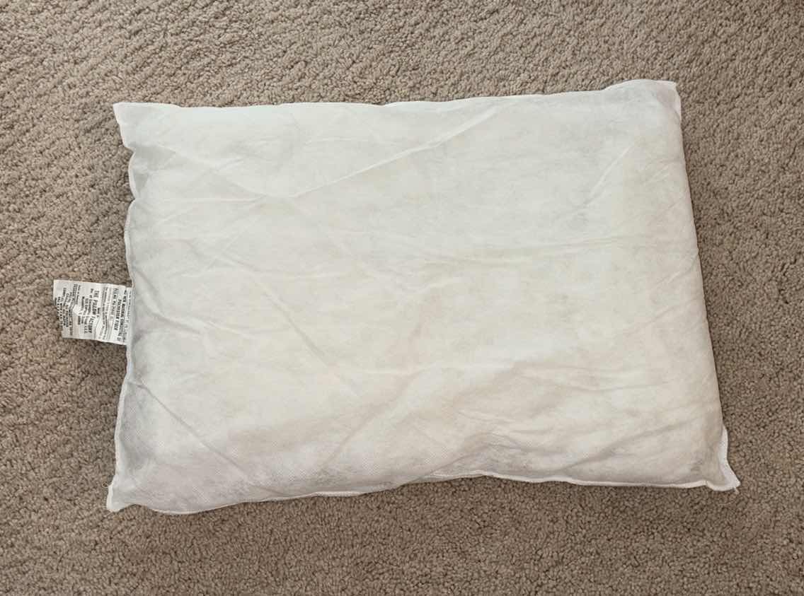 Photo 1 of THE PILLOW FACTORY PILLOWS SET OF 6  14” x 19” 