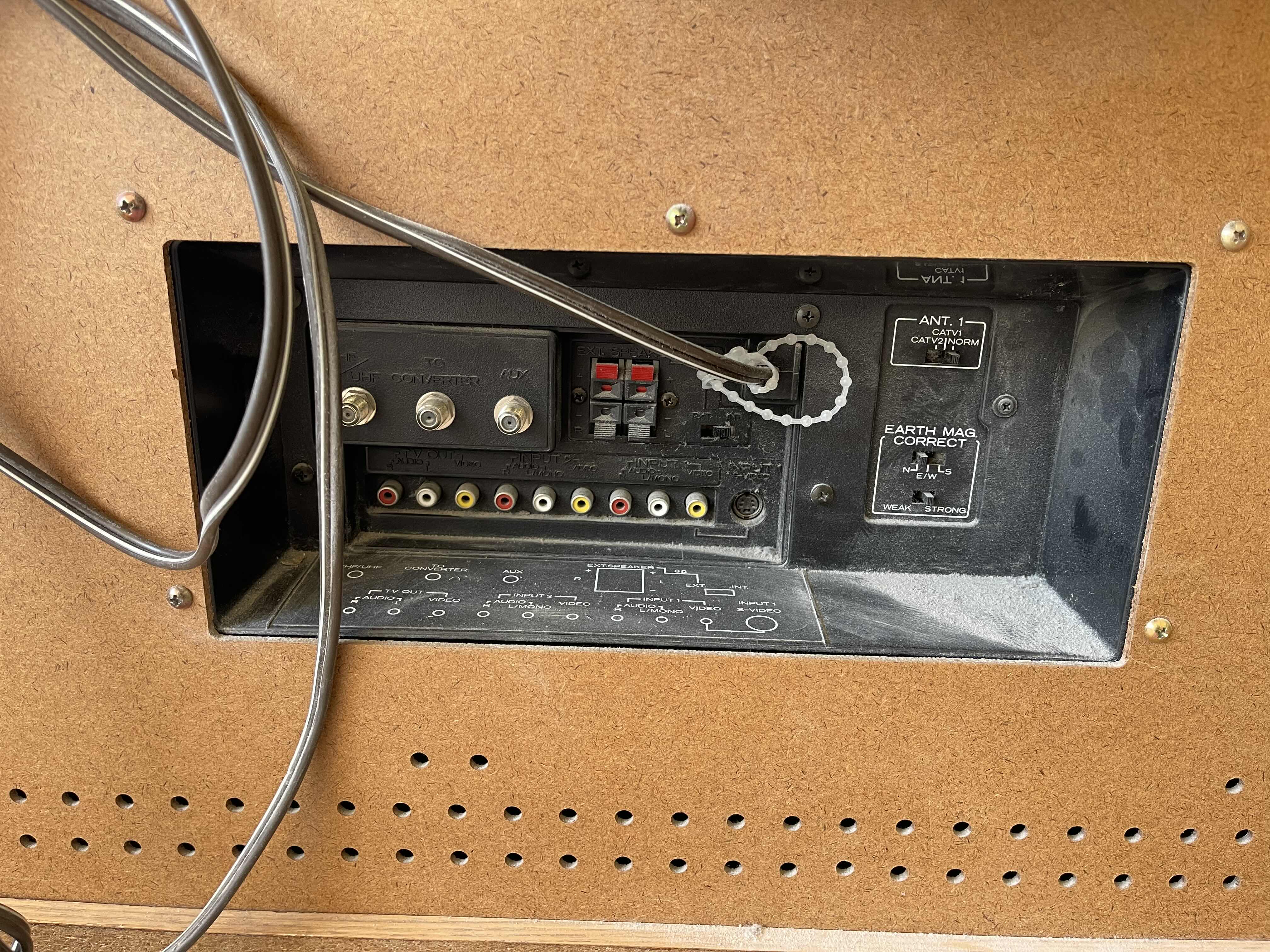 Photo 3 of RCA 32” COLORTRAK 2000 STEREO MONITOR CONSOLE WITH WHEELS, CONSOLE 15” X 42” H35” (MODEL G31150CK)