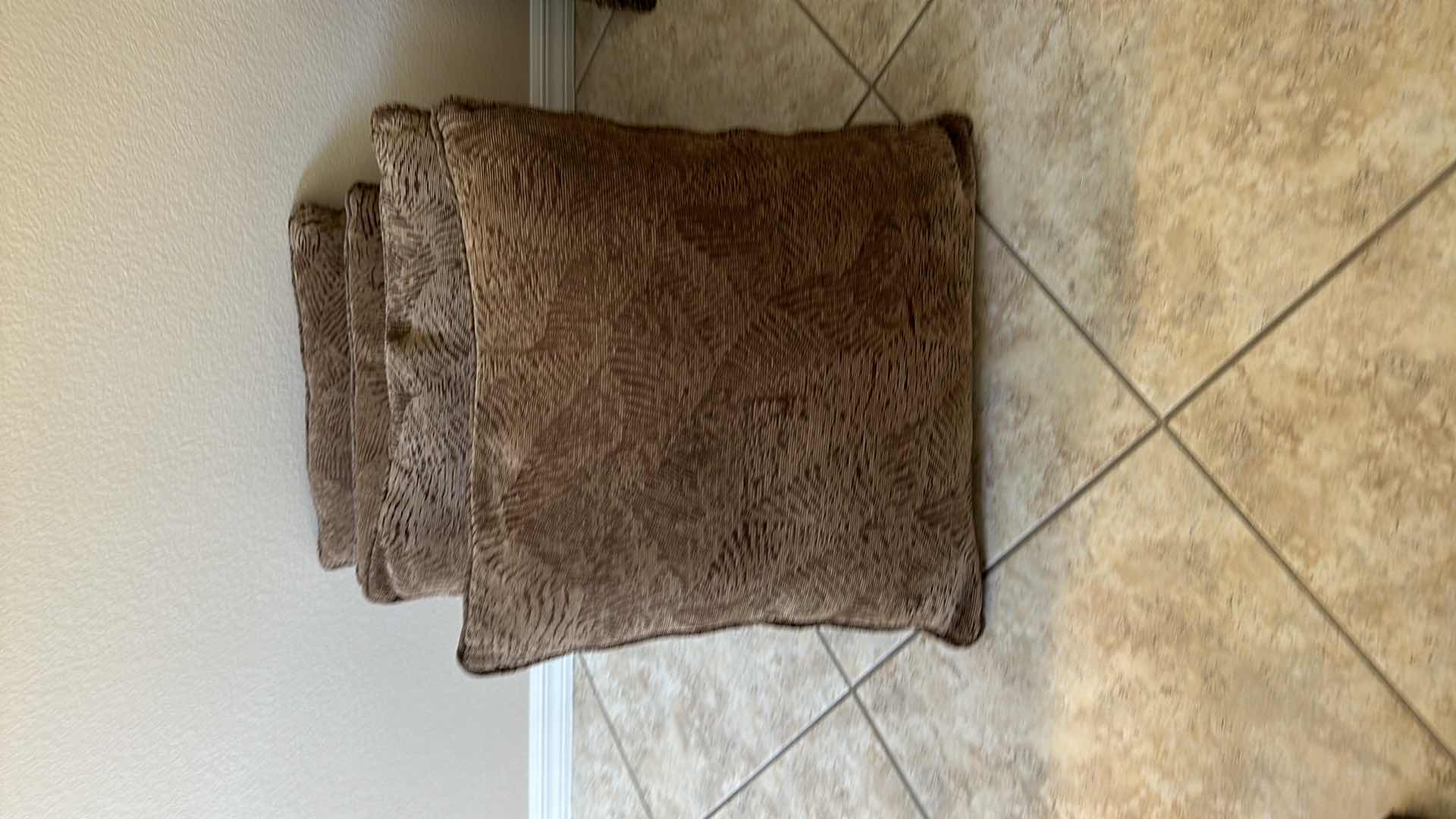 Photo 1 of ACCENT PILLOWS LEATHER AND FABRIC FOUR PCS AND TWO FABRIC PILLOWS