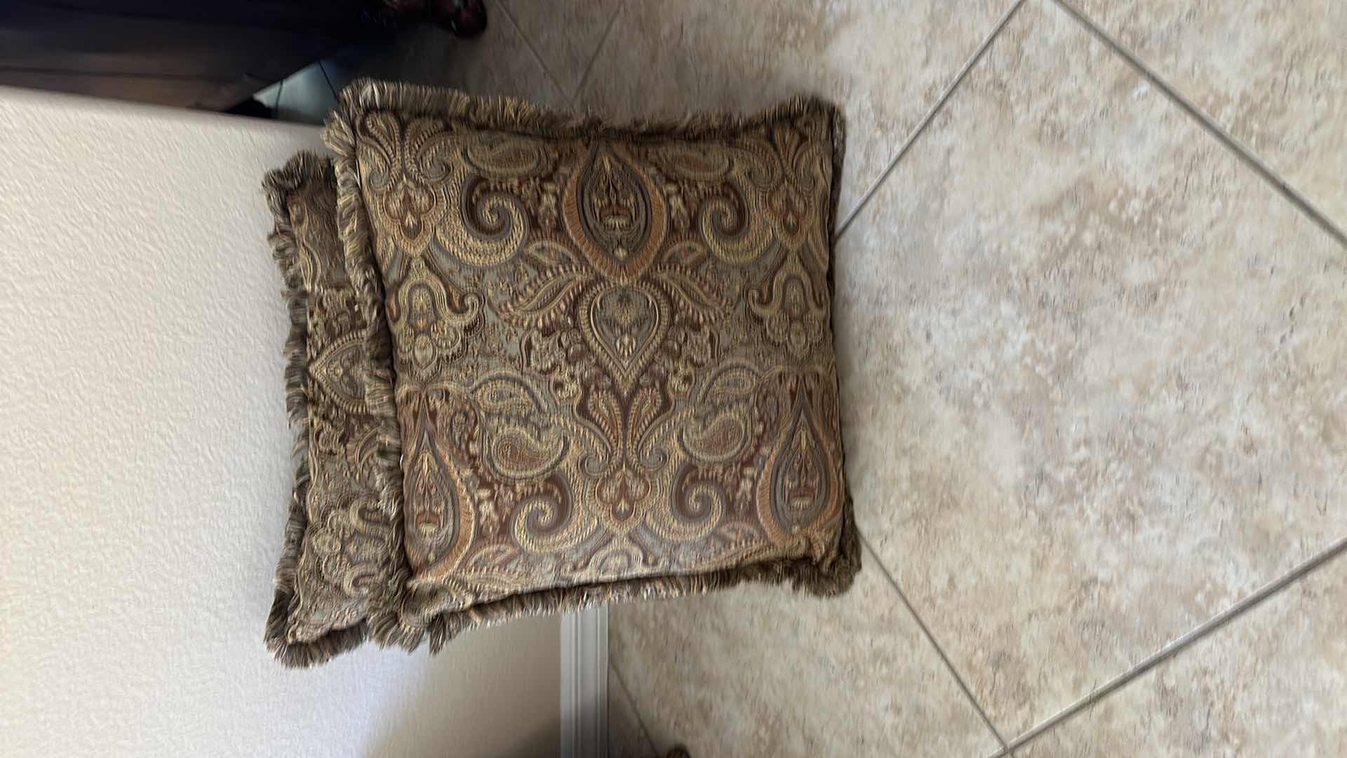 Photo 1 of ACCENT PILLOWS LEATHER AND FABRIC FOUR PCS AND TWO FABRIC PILLOWS